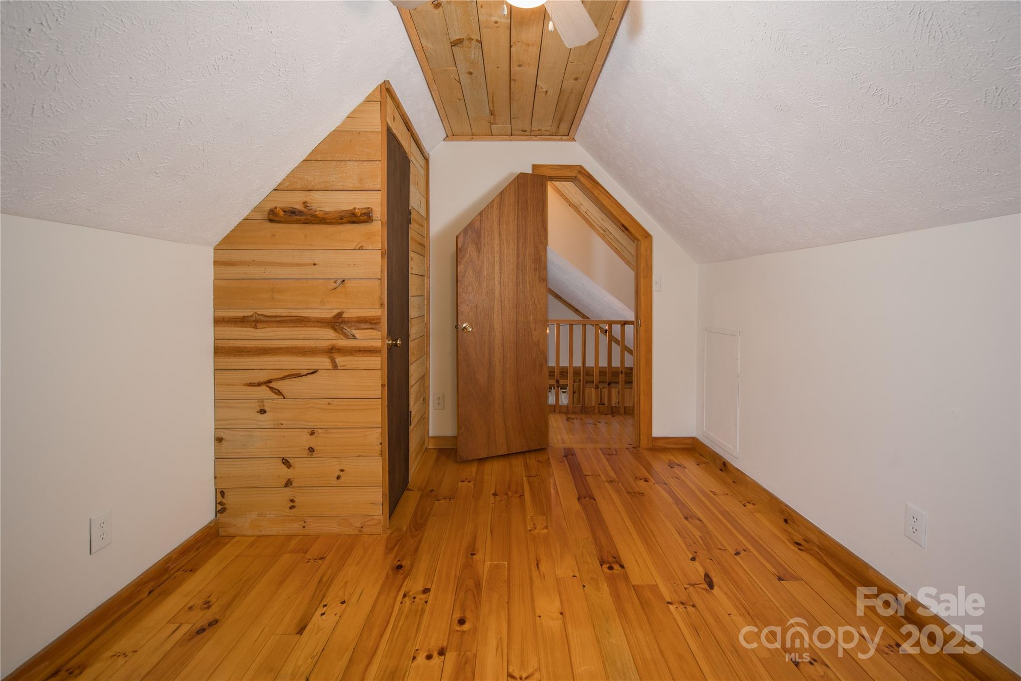 348 Laurelwood Lane Property Photo 16