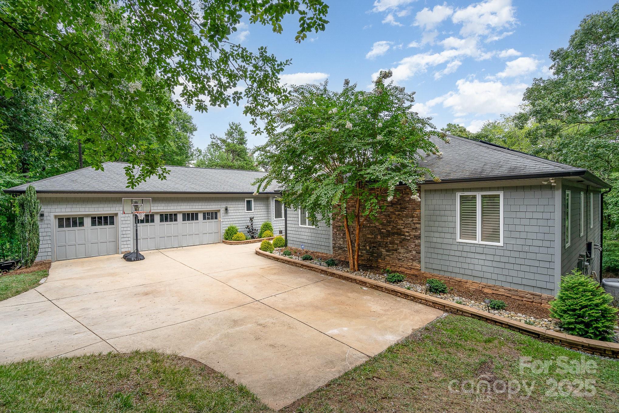 3020 Poplar Hill Road Property Photo 3