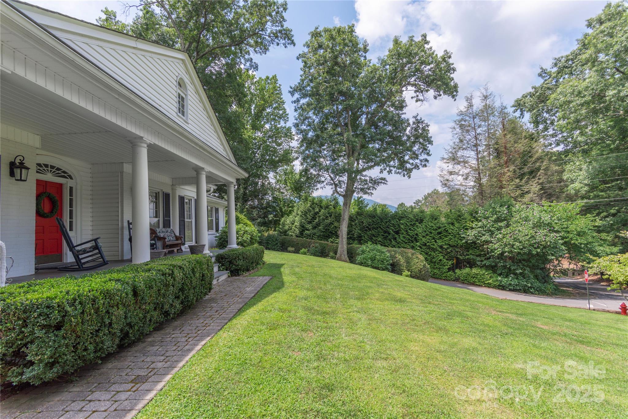 568 Country Club Drive Property Photo 4