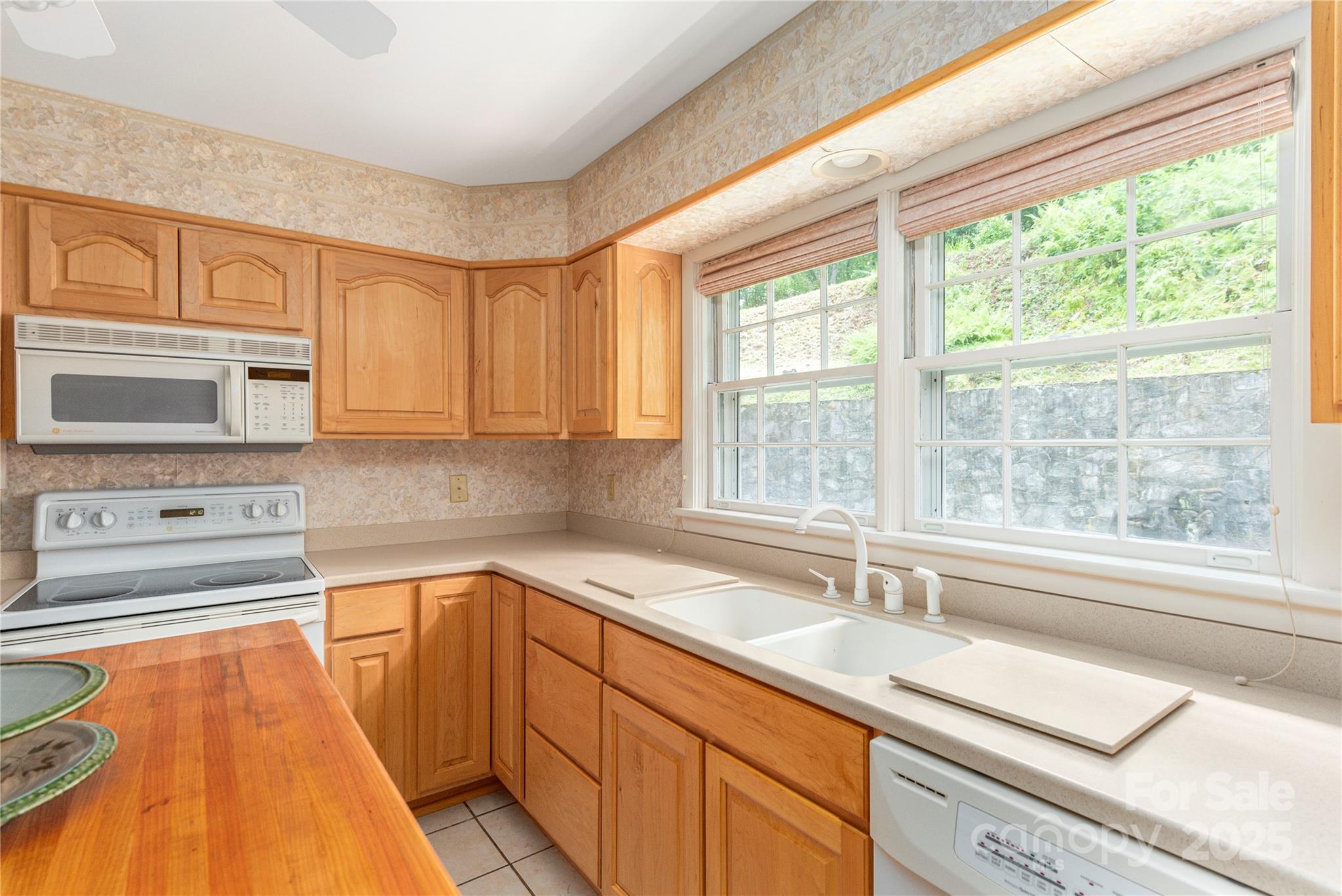 568 Country Club Drive Property Photo 14