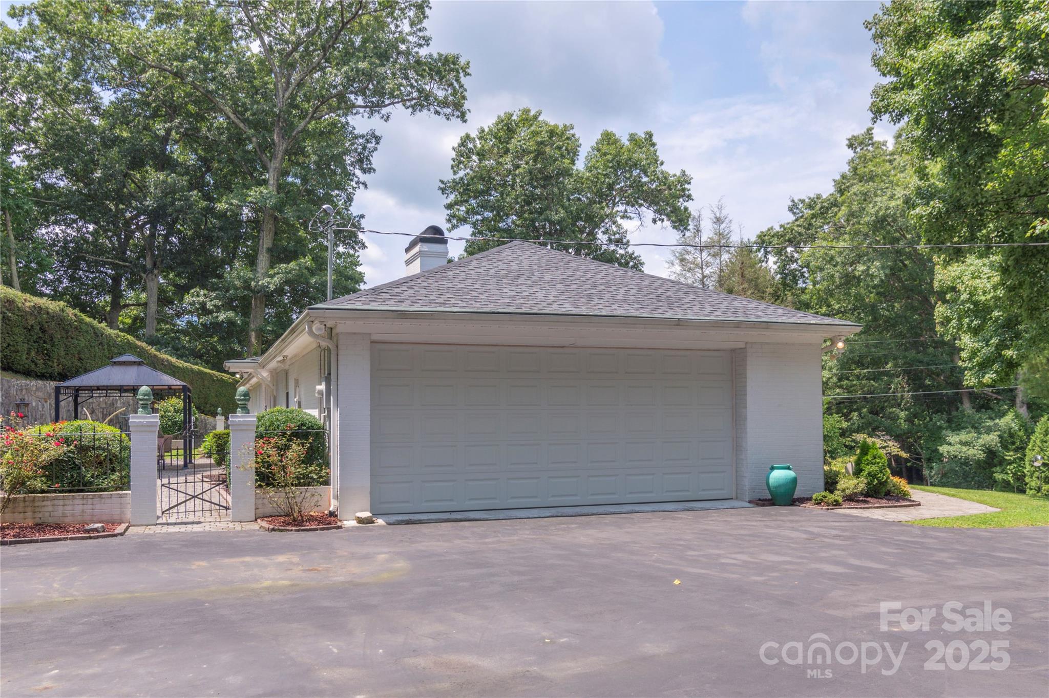 568 Country Club Drive Property Photo 33