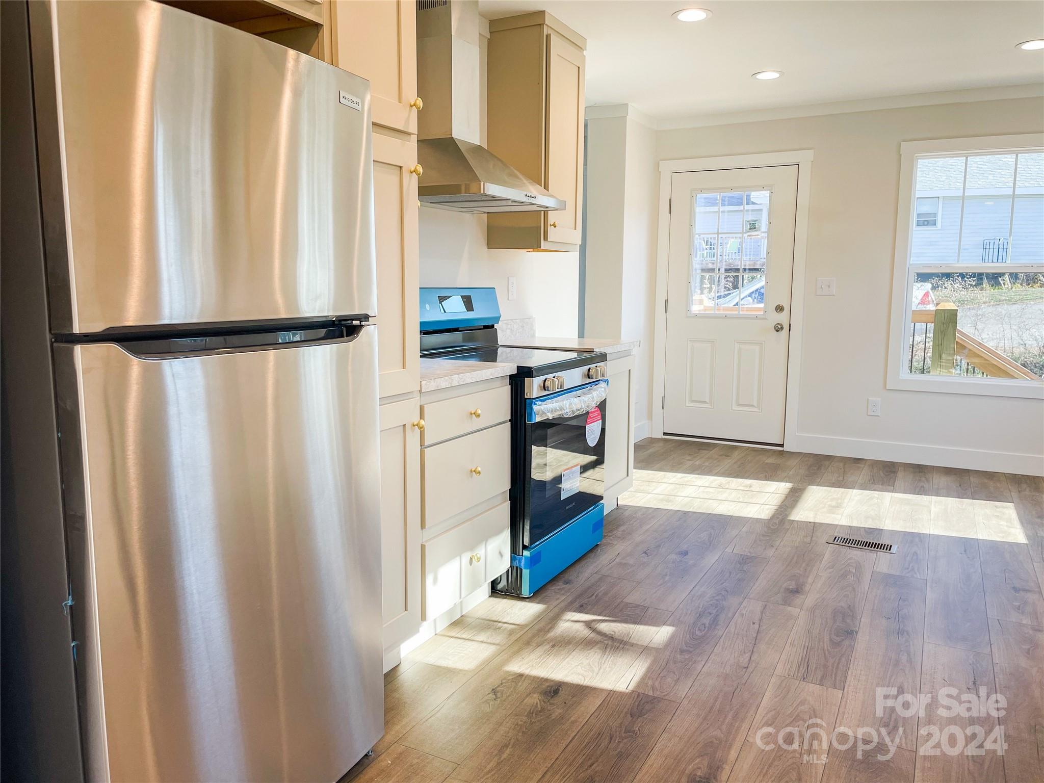 1627 Amherst Road Property Photo 7