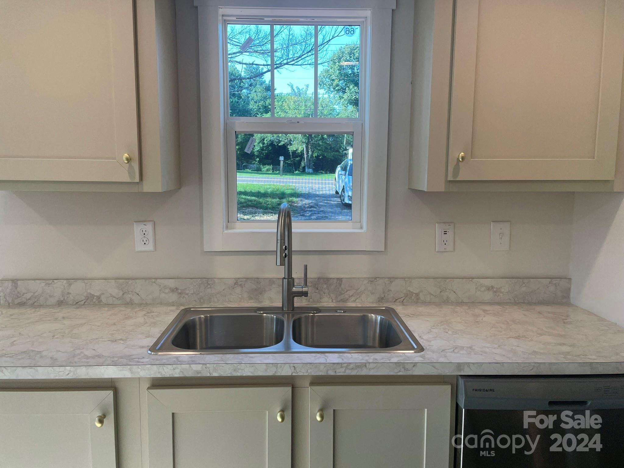 1627 Amherst Road Property Photo 11