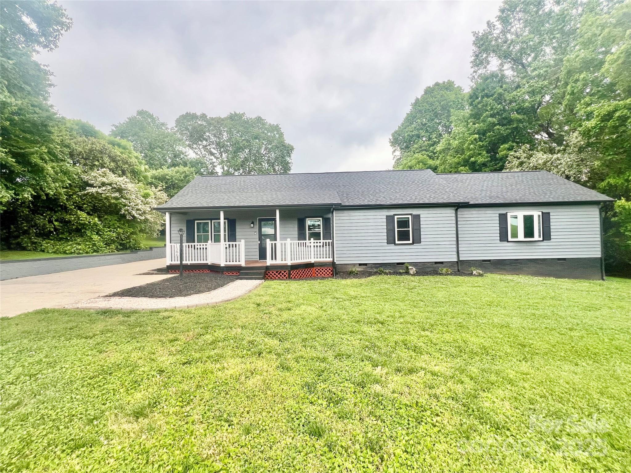 1586 Kenlane Drive Property Photo 1