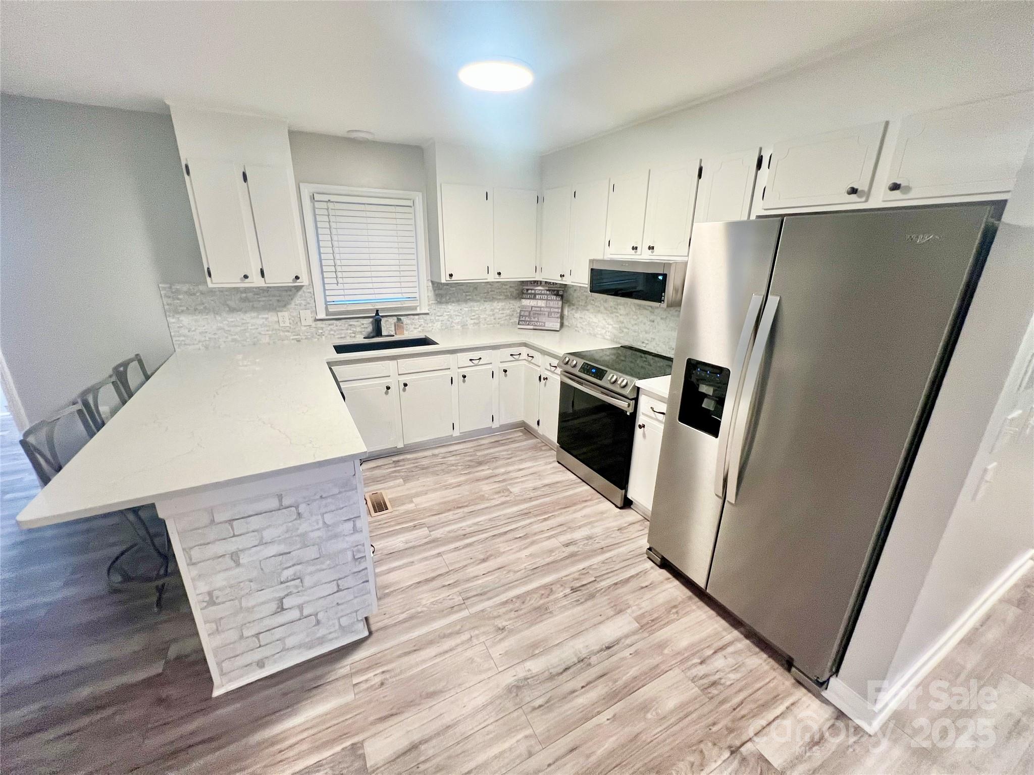 1586 Kenlane Drive Property Photo 8