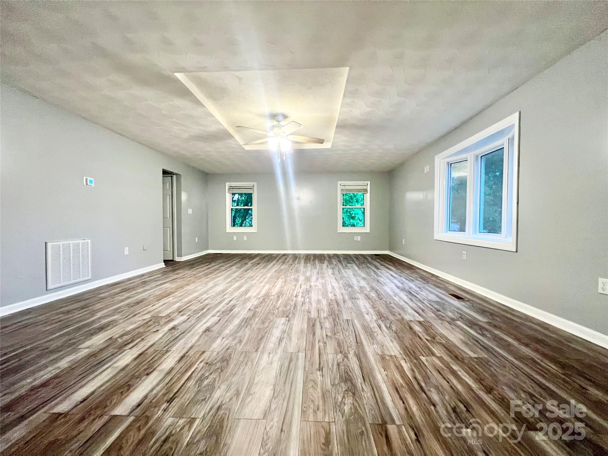 1586 Kenlane Drive Property Photo 12