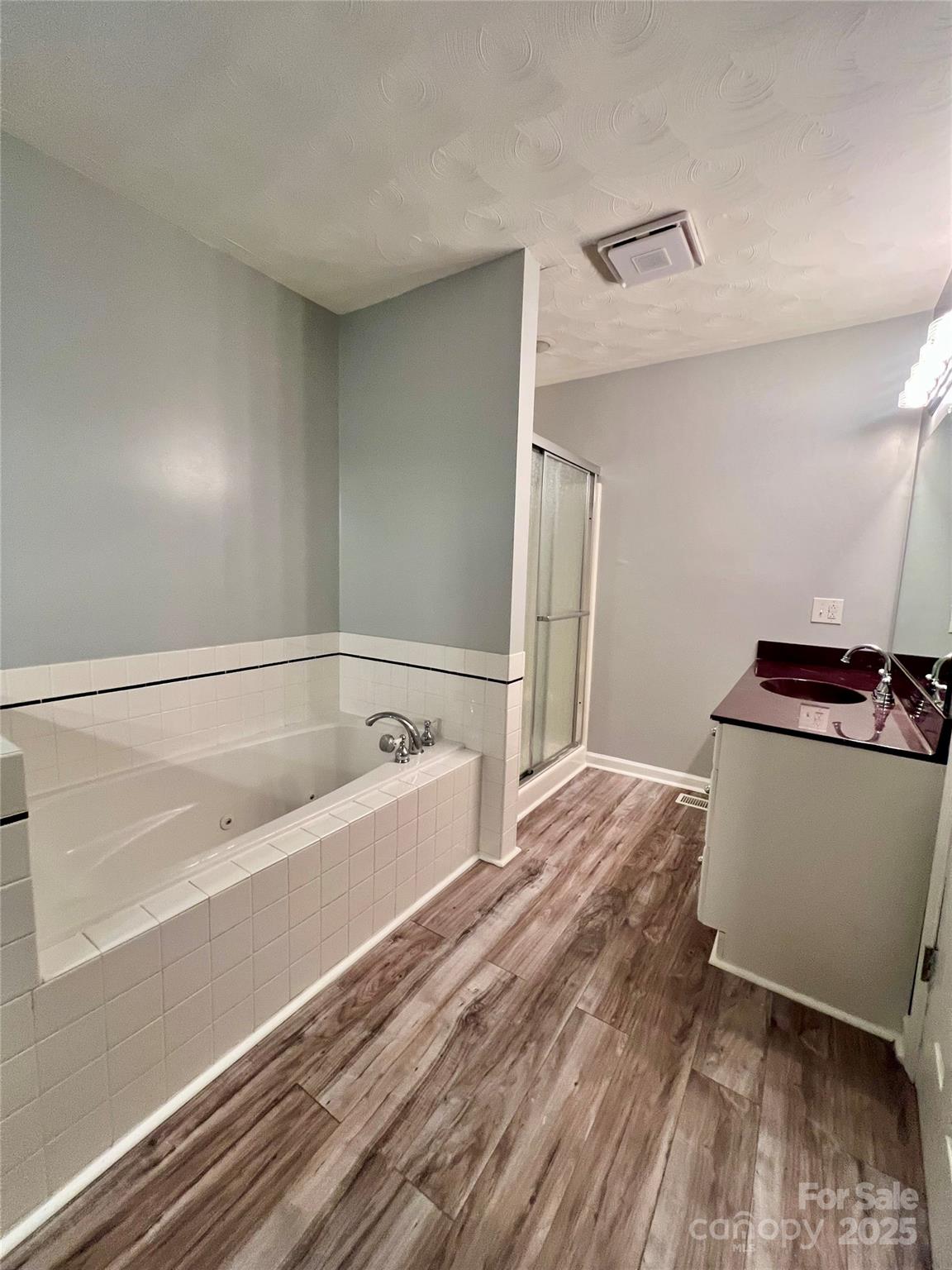 1586 Kenlane Drive Property Photo 16