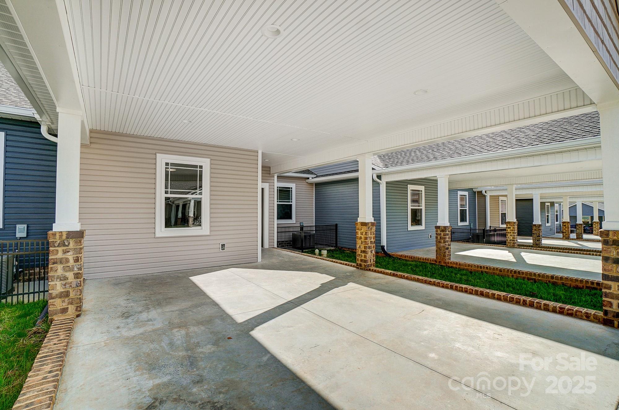 1511 28th Street Place Property Photo 2