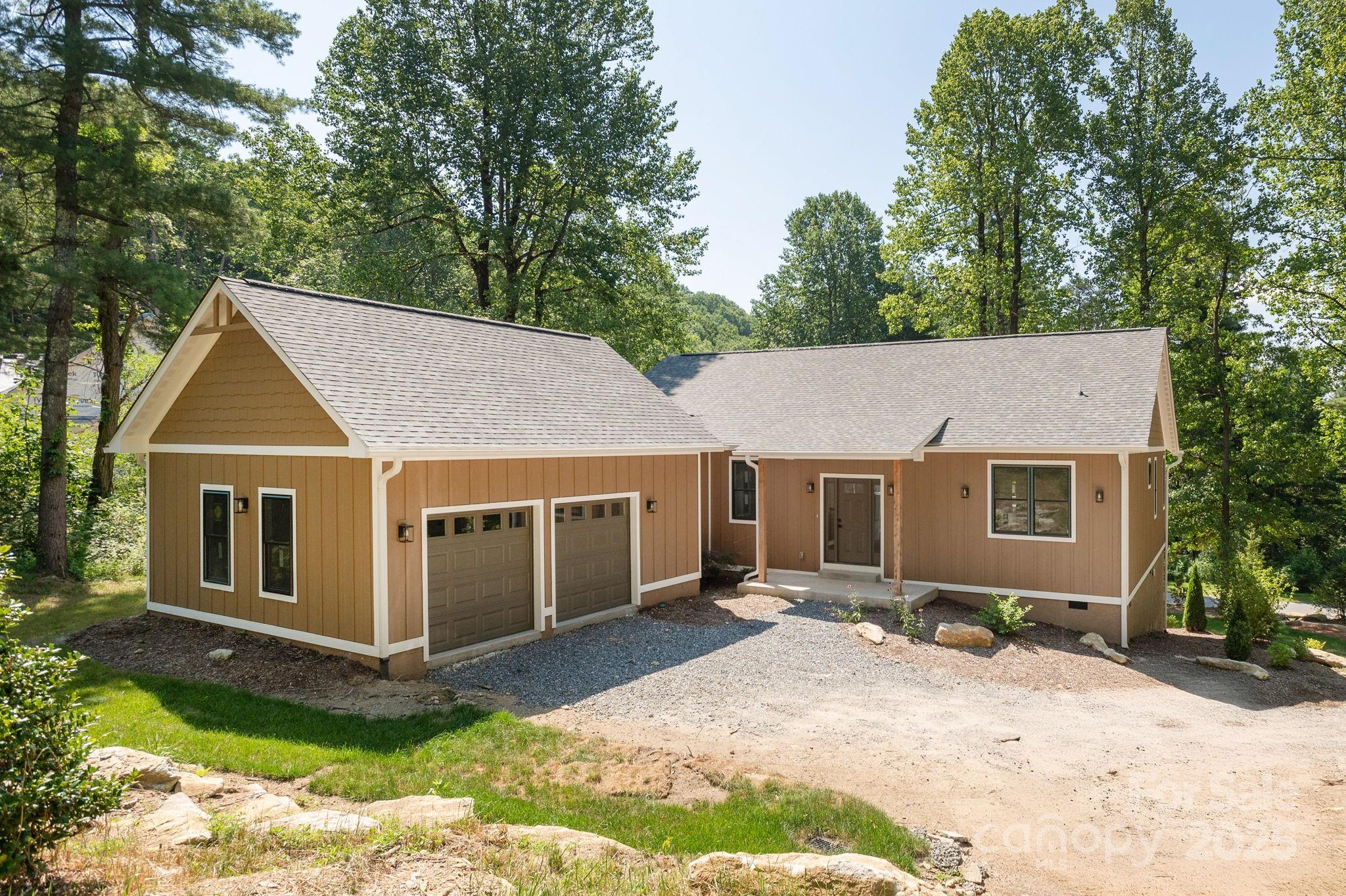 654 Hollybrook Drive Property Photo 1
