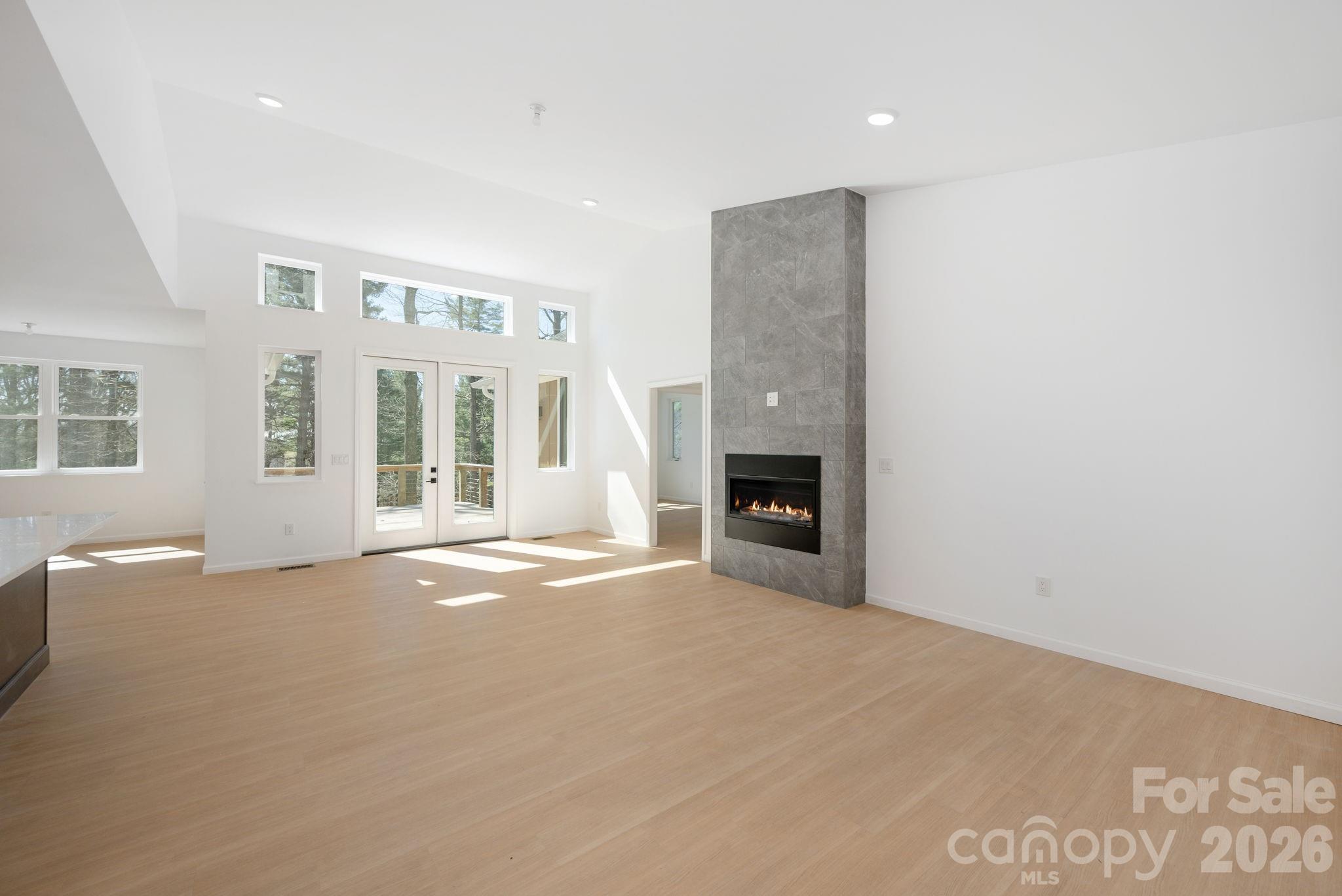 654 Hollybrook Drive Property Photo 3