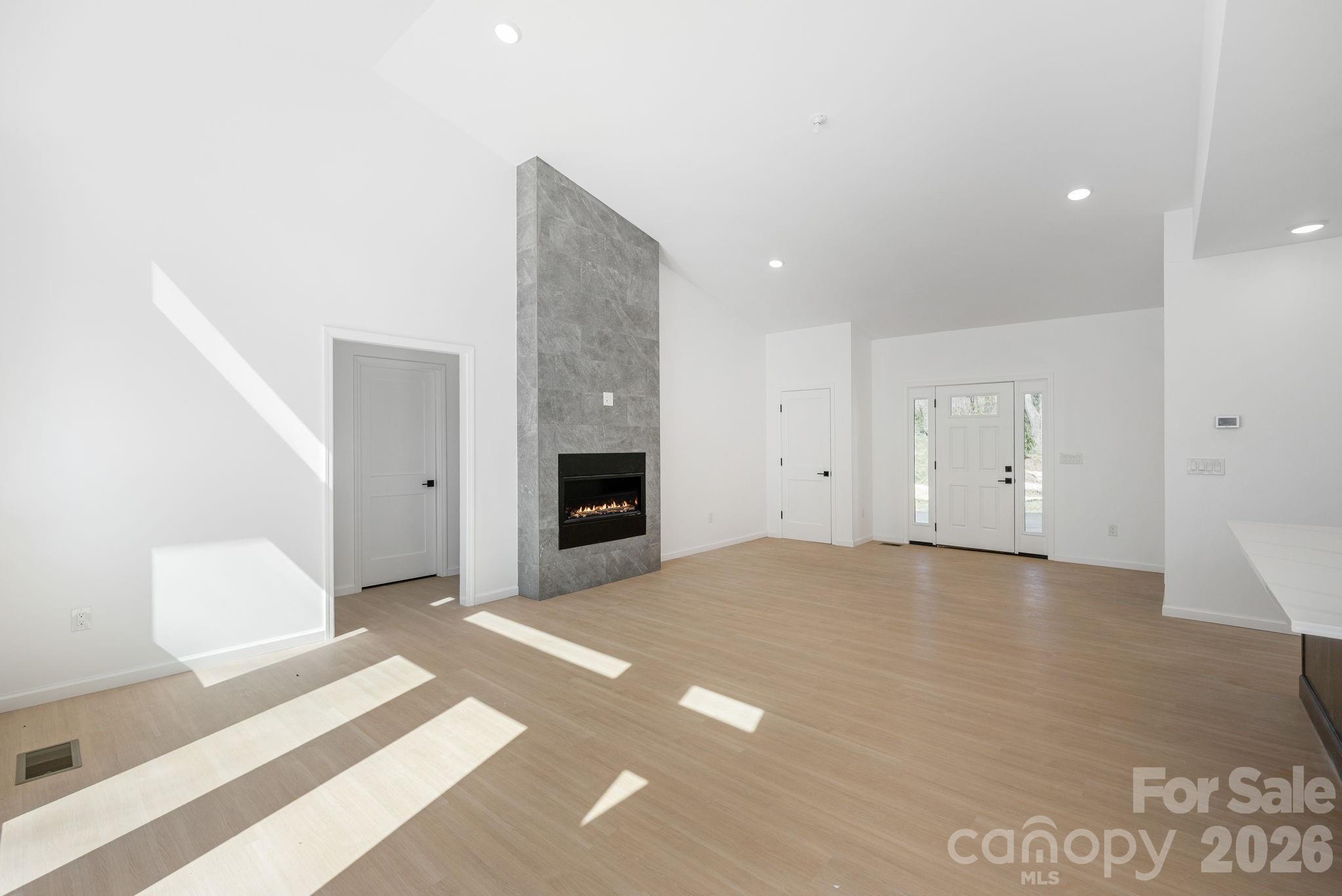 654 Hollybrook Drive Property Photo 8