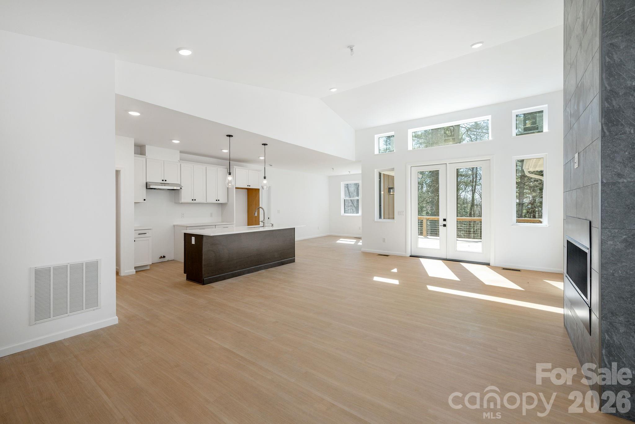 654 Hollybrook Drive Property Photo 11