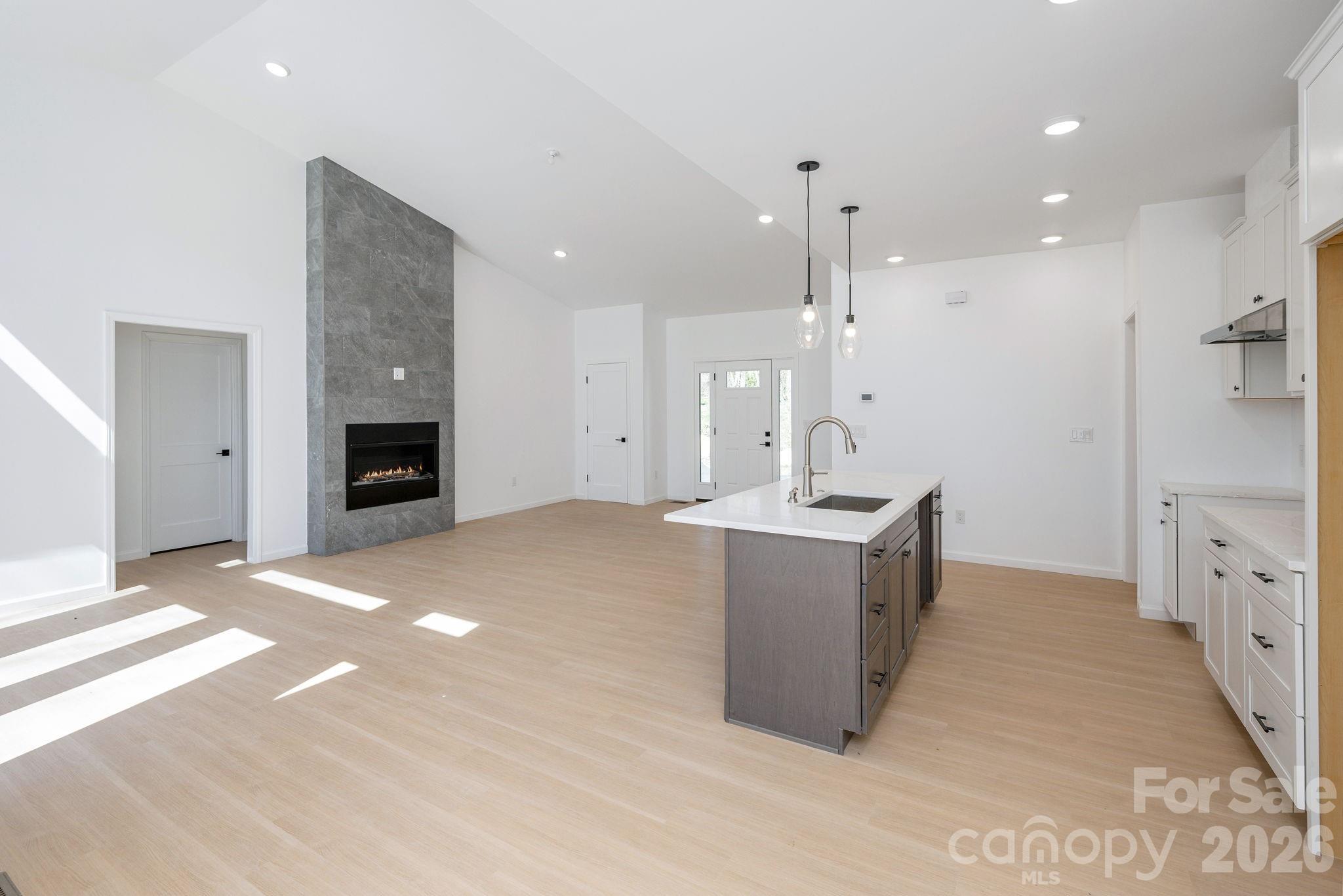 654 Hollybrook Drive Property Photo 14
