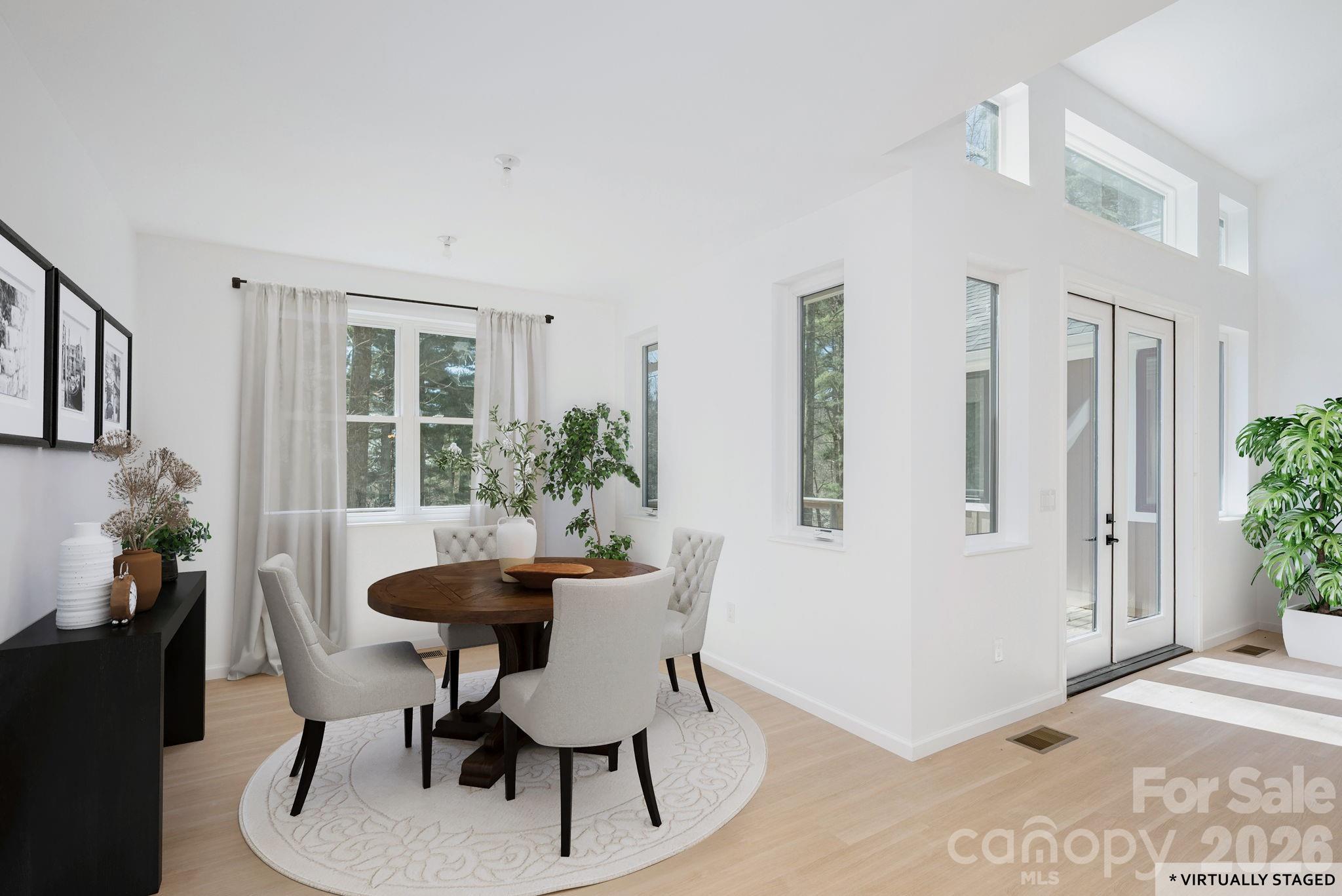 654 Hollybrook Drive Property Photo 17