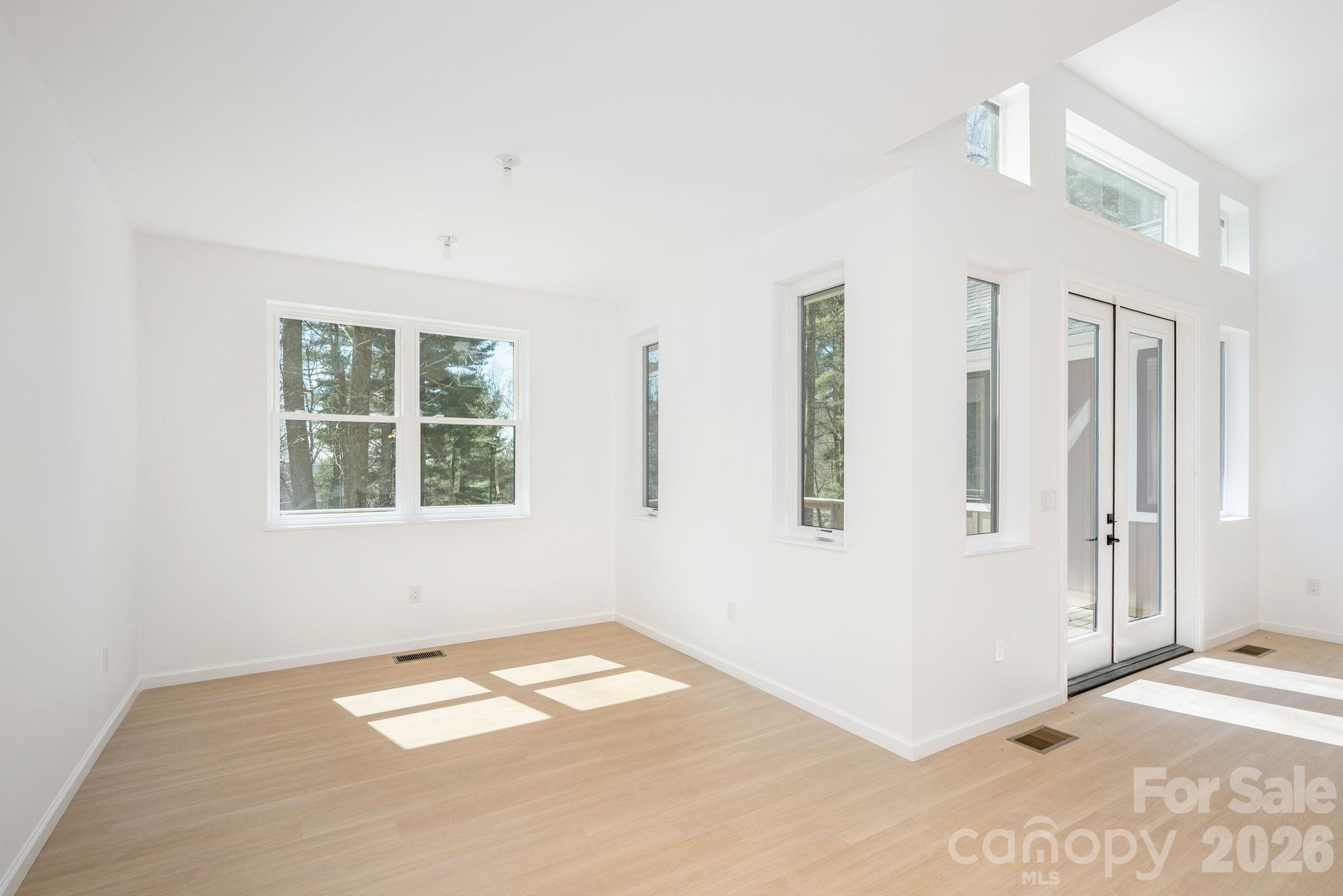 654 Hollybrook Drive Property Photo 18