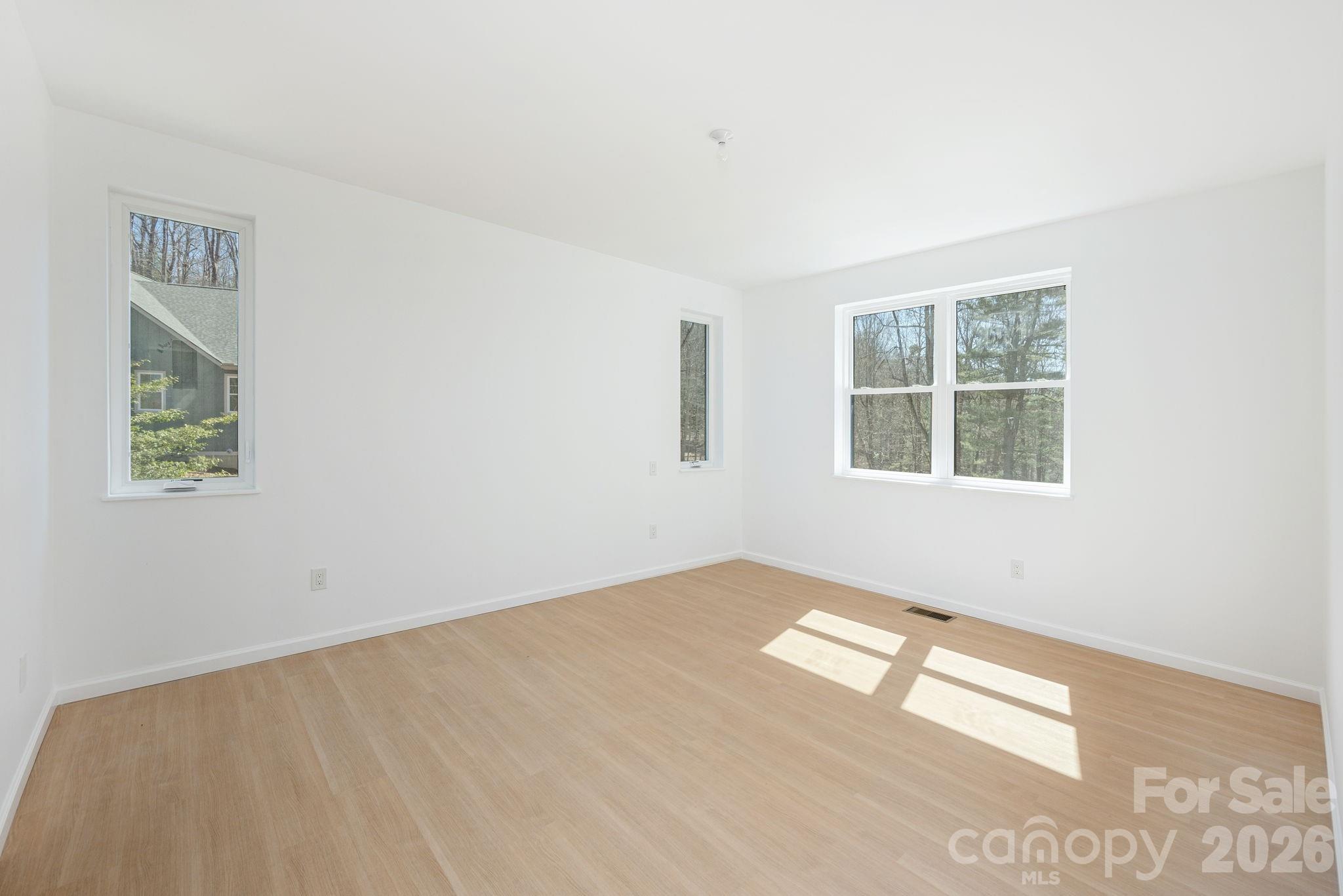 654 Hollybrook Drive Property Photo 20