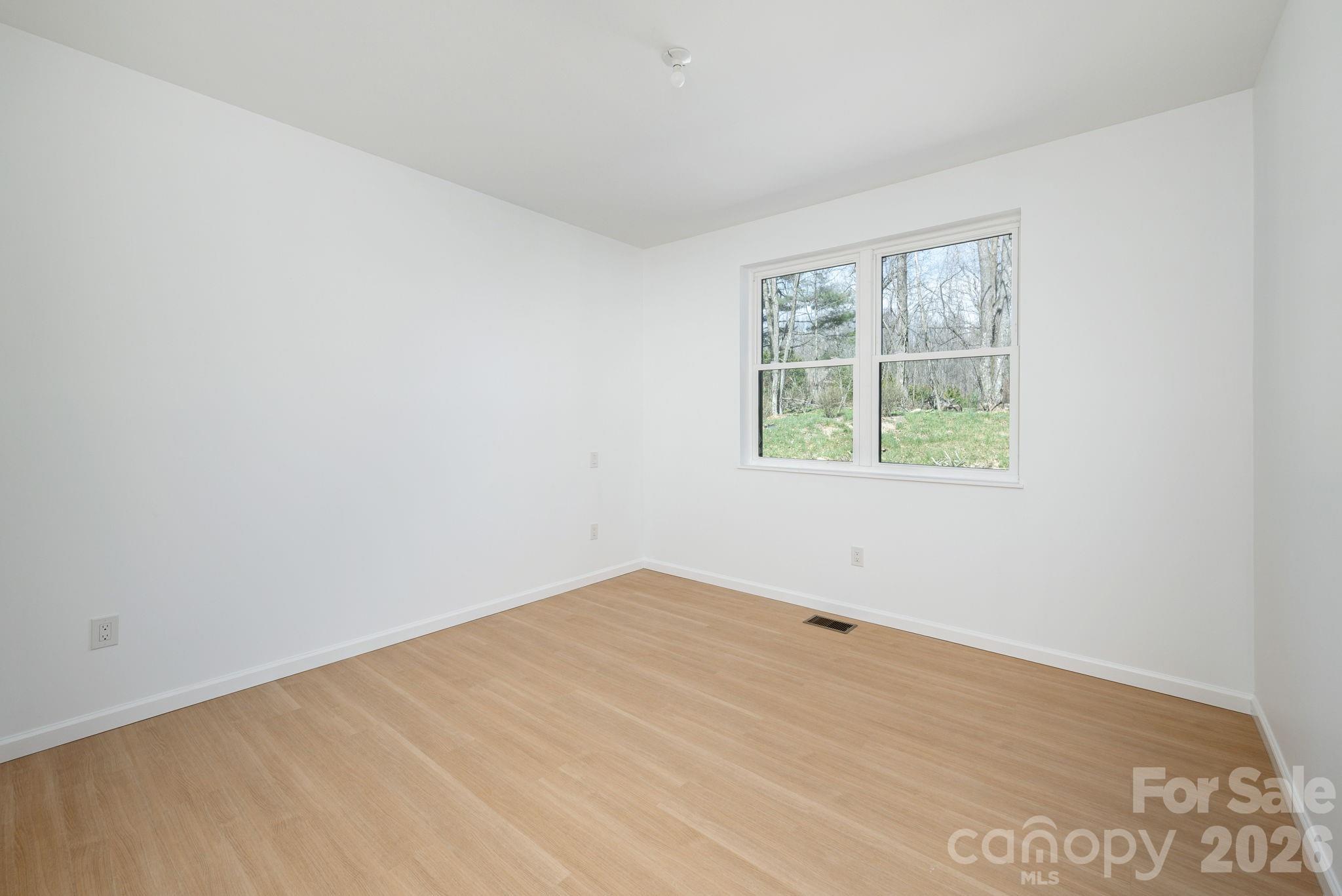 654 Hollybrook Drive Property Photo 25