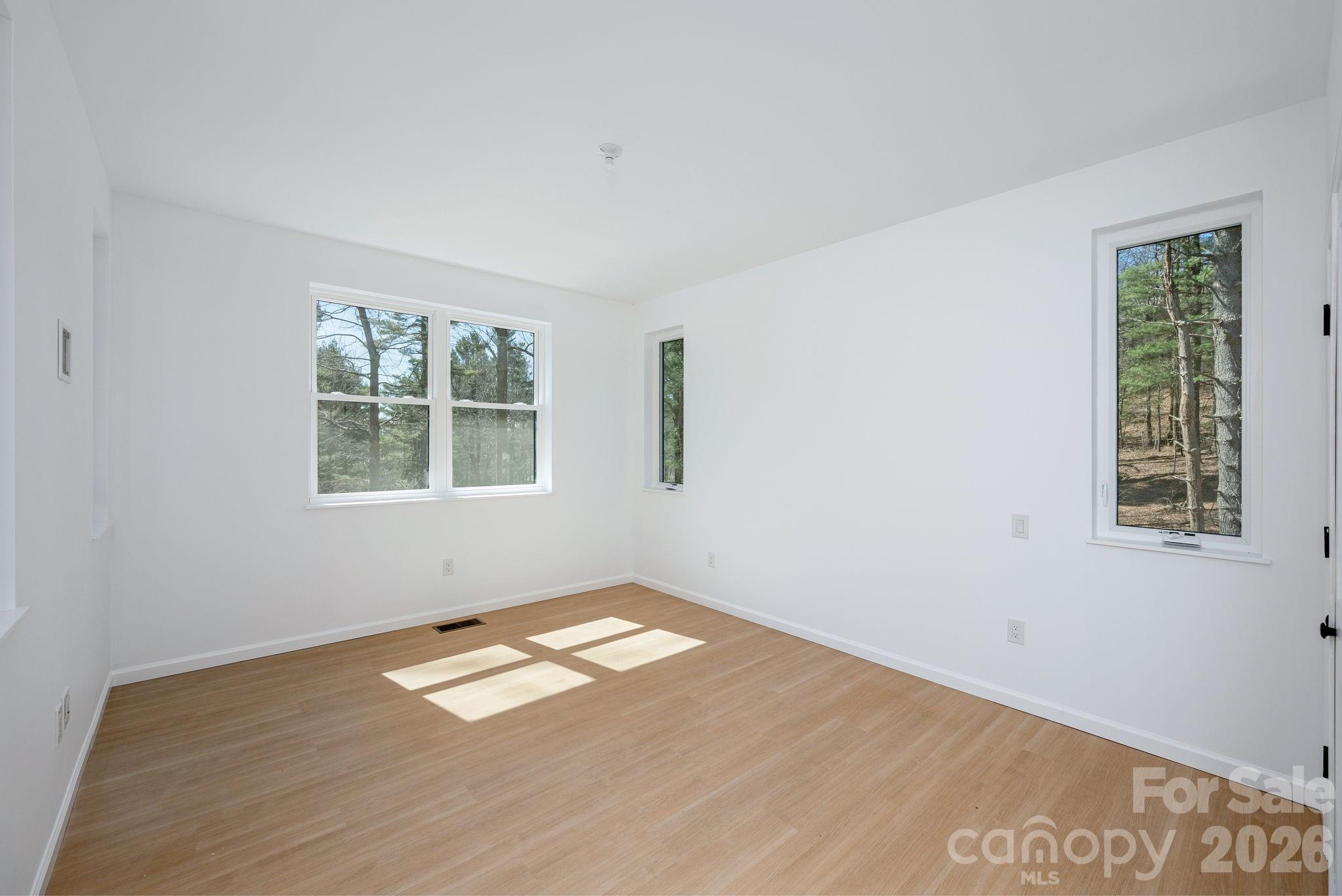 654 Hollybrook Drive Property Photo 28