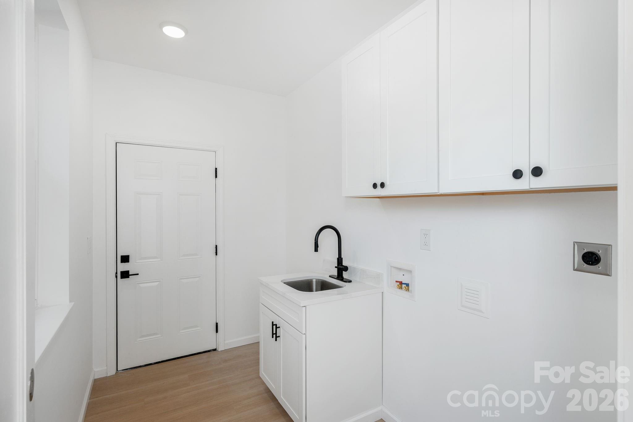 654 Hollybrook Drive Property Photo 32