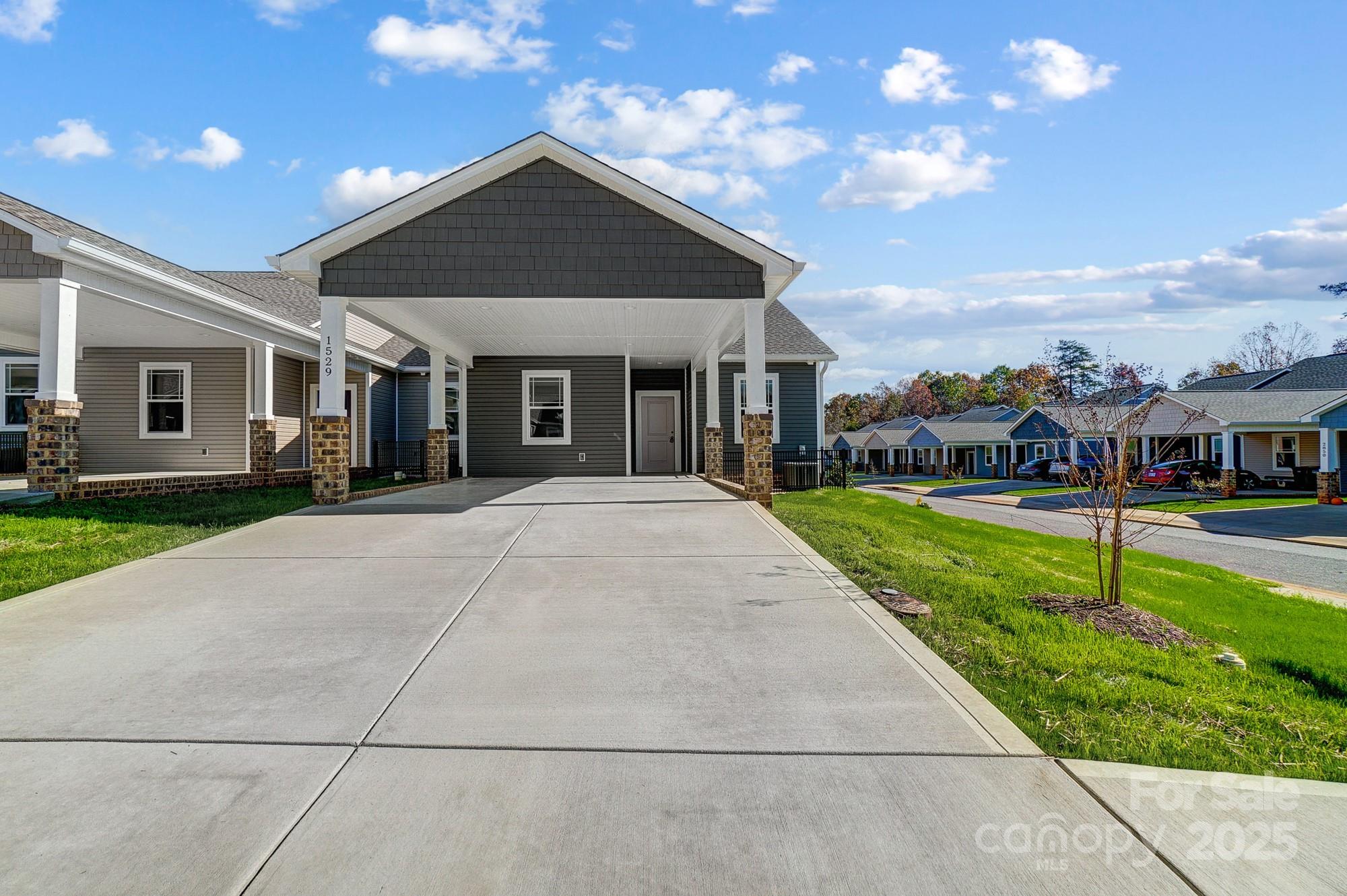 1529 28th Street Place Property Photo 1