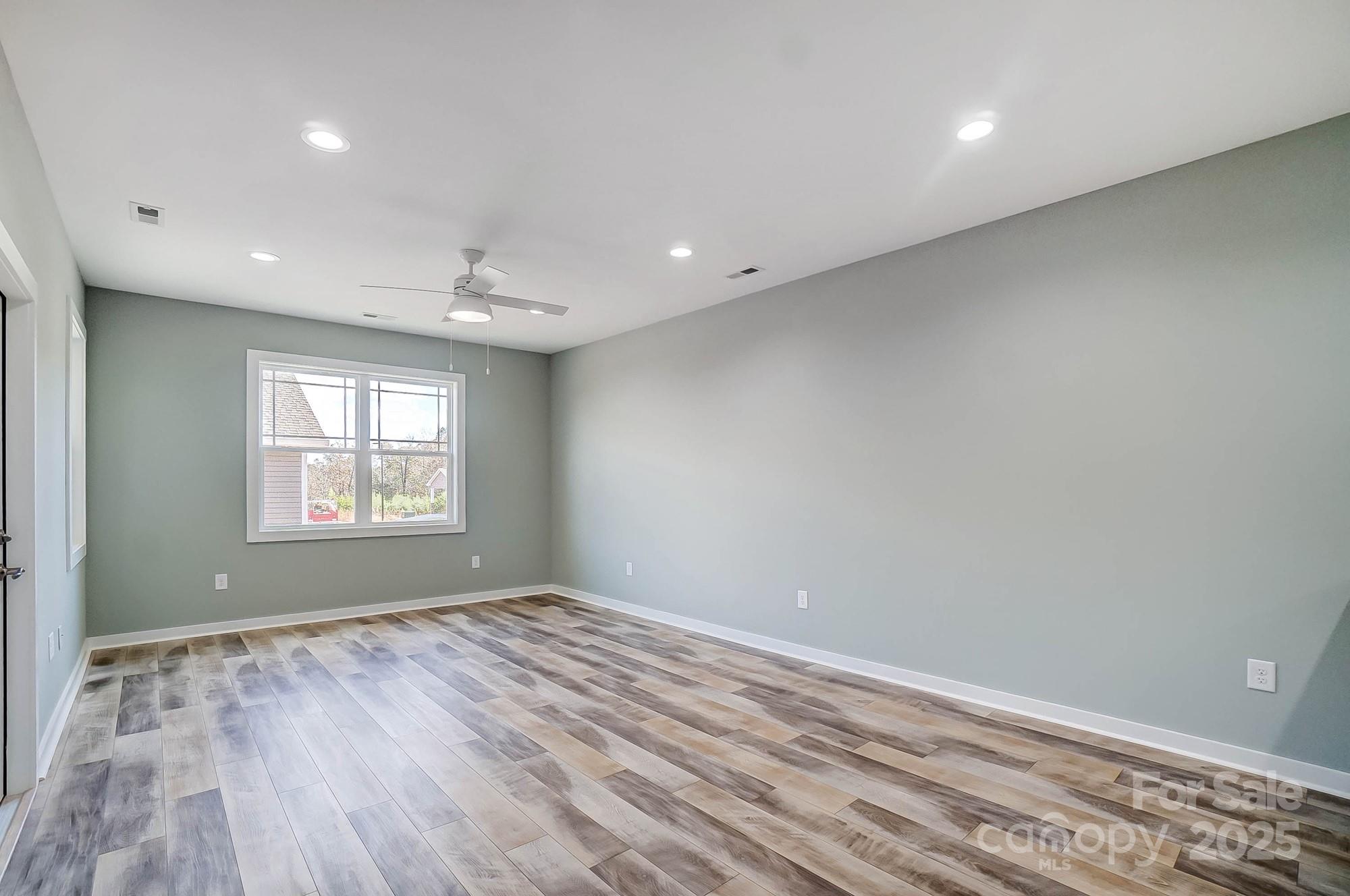 1529 28th Street Place Property Photo 10