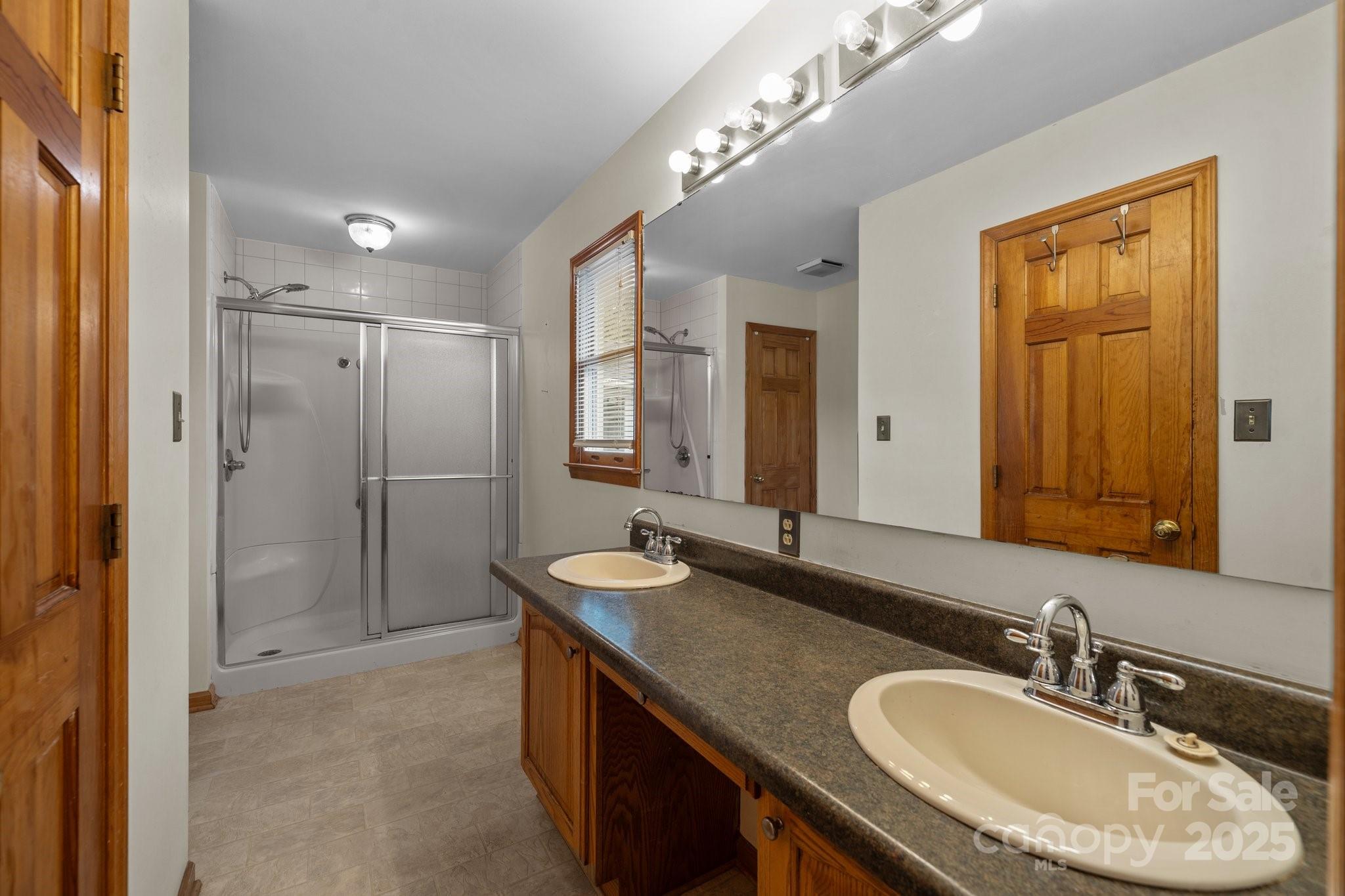 1895 S Arant Street Property Photo 20