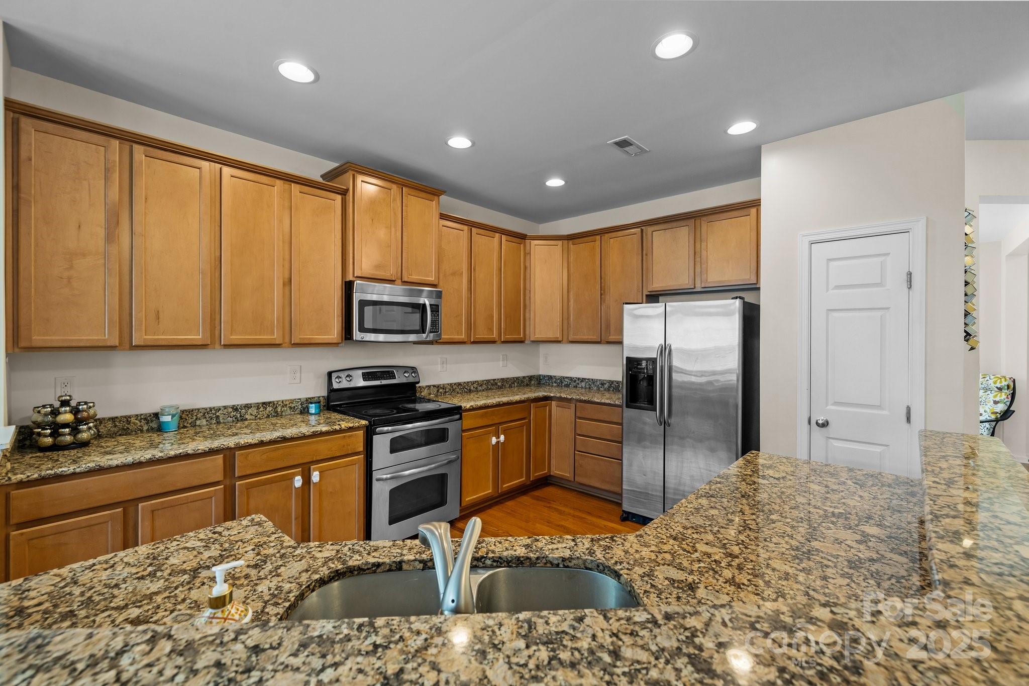 9341 Lenox Pointe Drive Property Photo 7