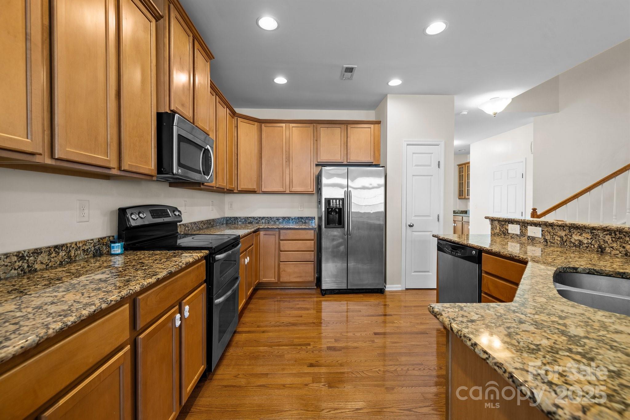 9341 Lenox Pointe Drive Property Photo 8