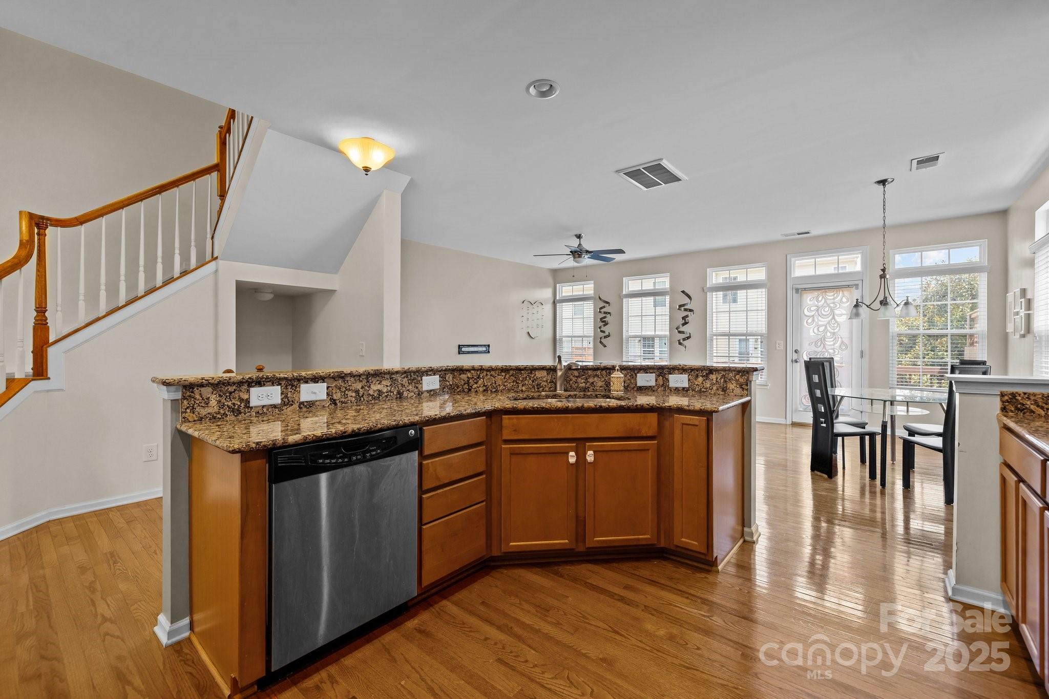 9341 Lenox Pointe Drive Property Photo 9
