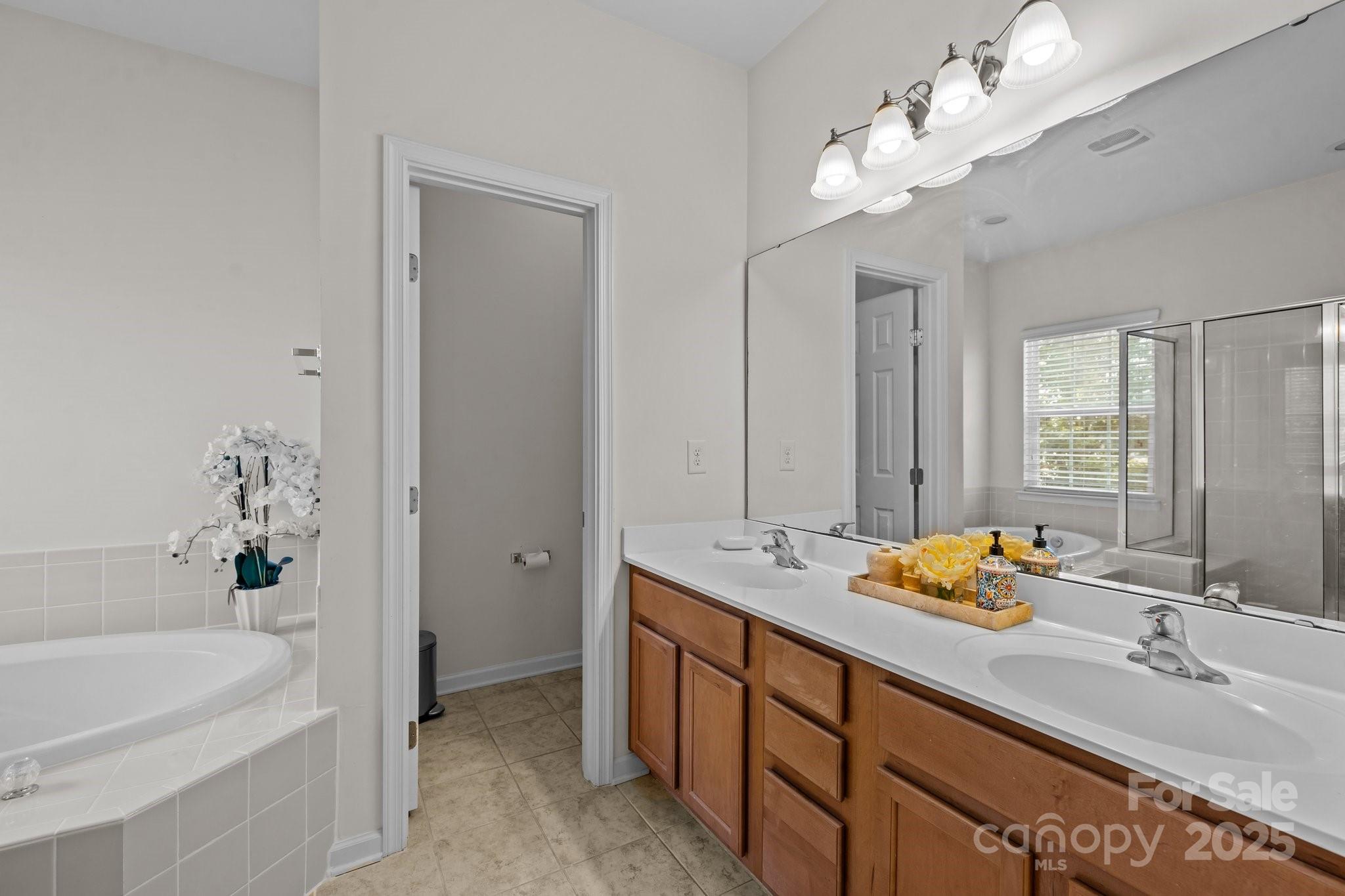 9341 Lenox Pointe Drive Property Photo 21