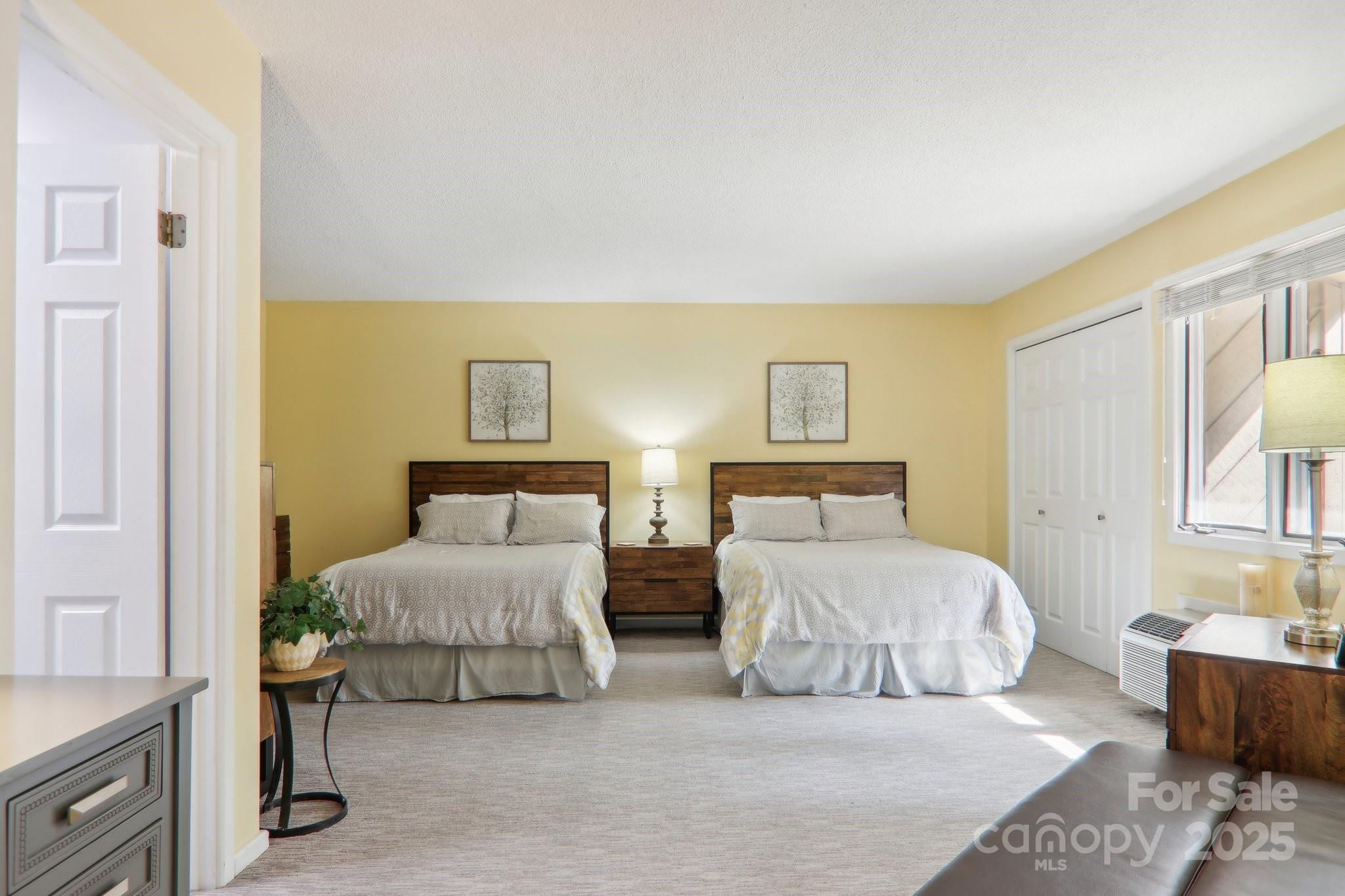 182 W Lake Drive 1403 Property Photo 13