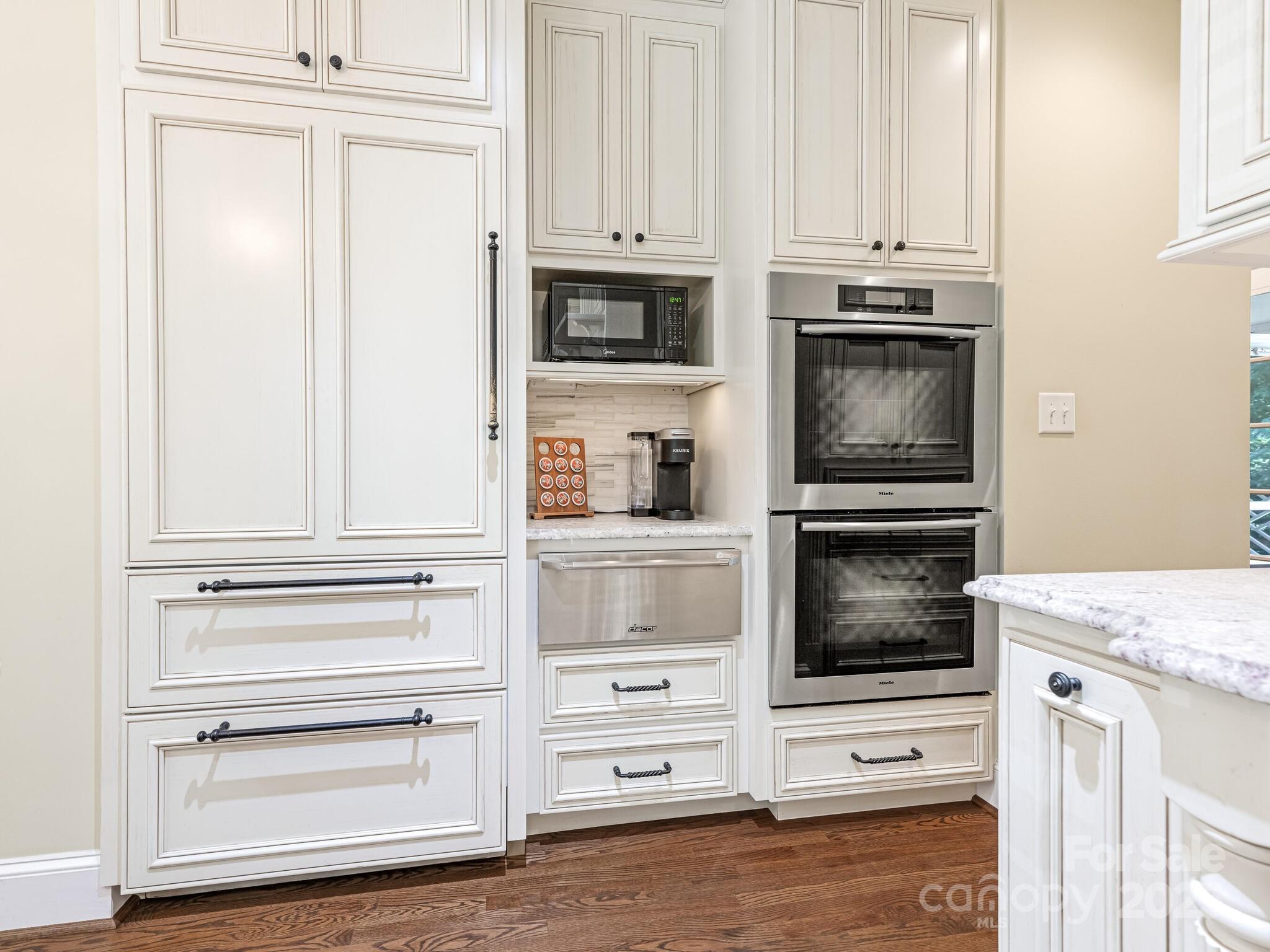 4301 Fairview Oaks Drive Property Photo 11