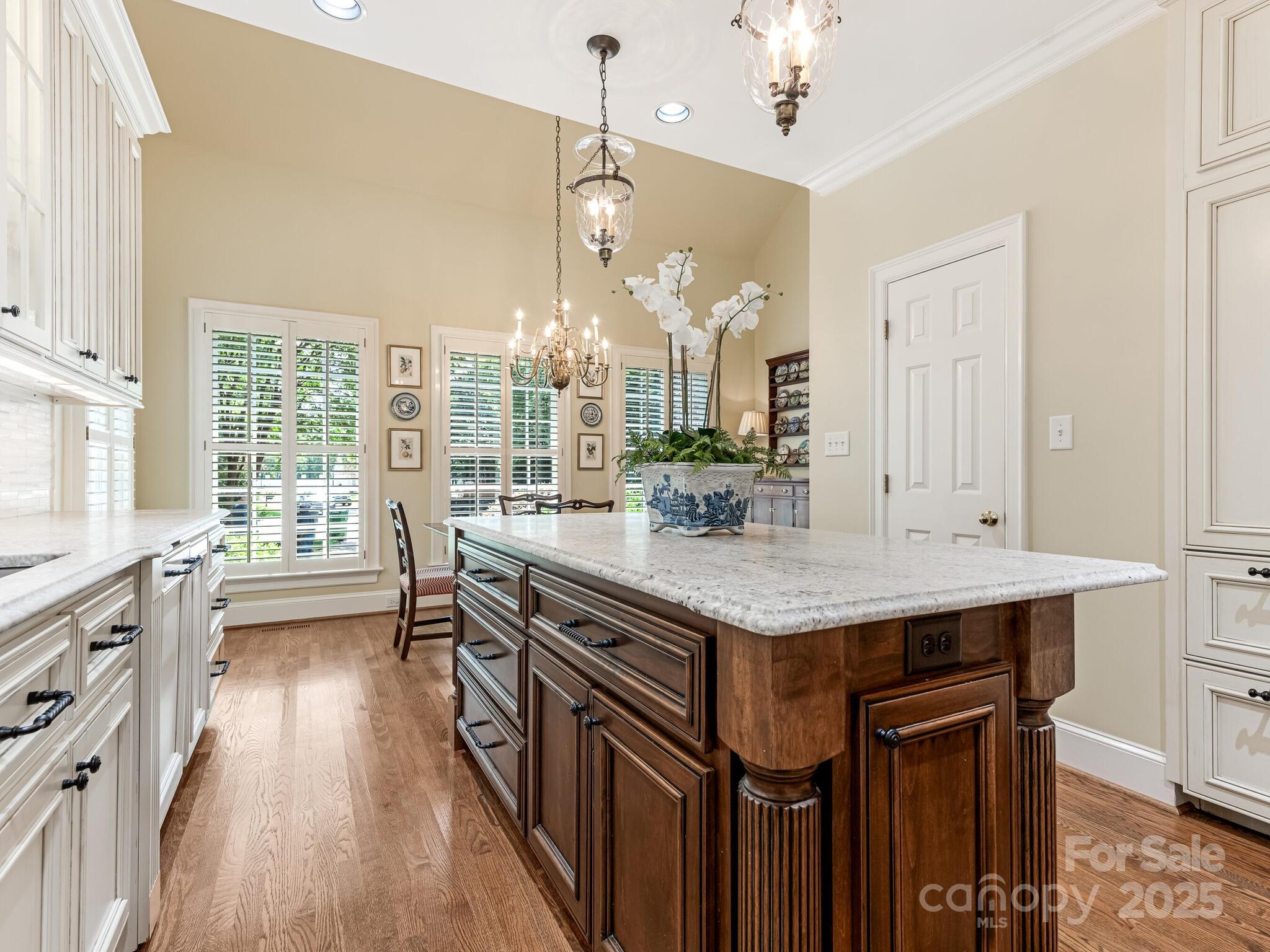 4301 Fairview Oaks Drive Property Photo 12