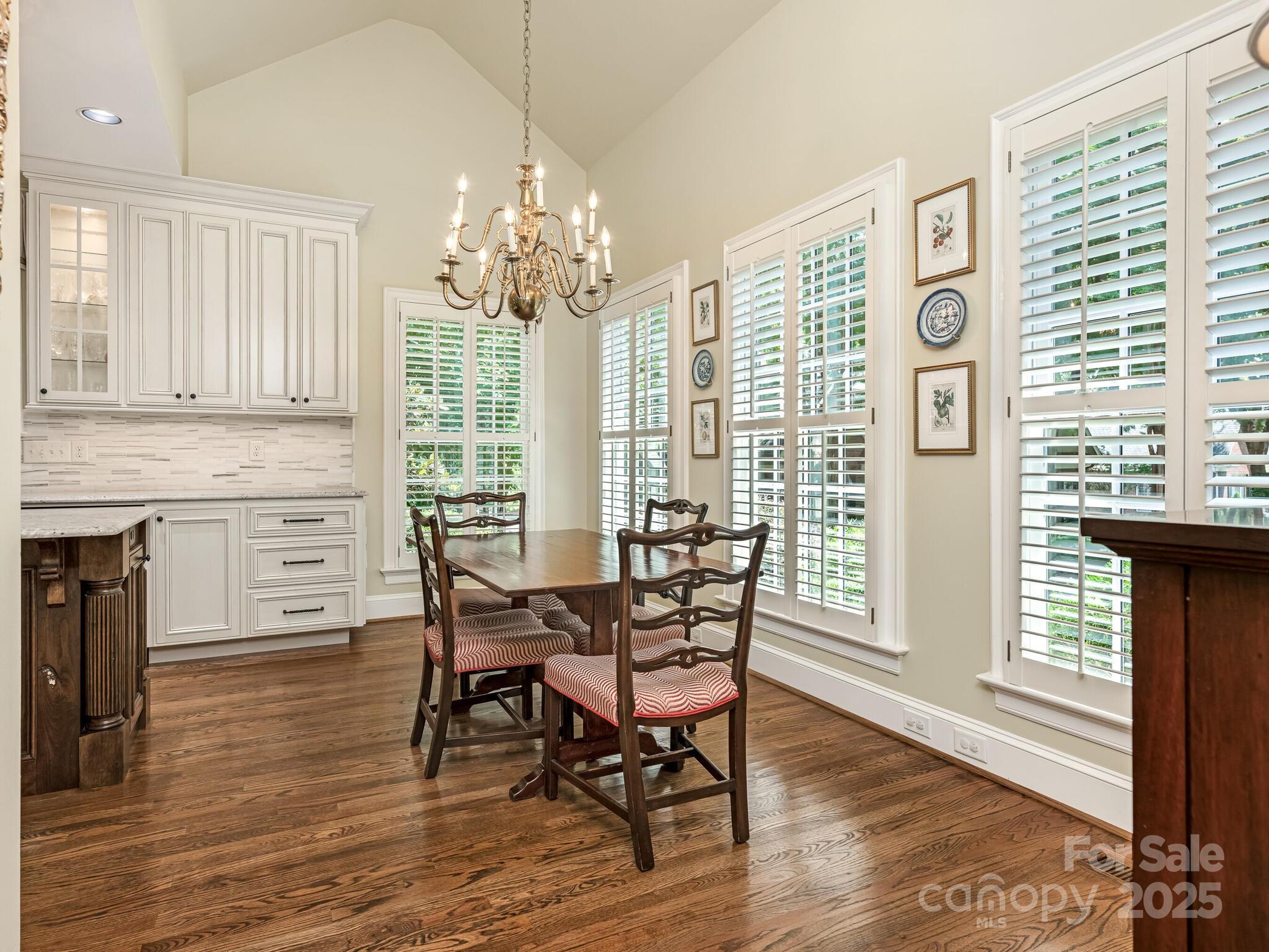 4301 Fairview Oaks Drive Property Photo 13