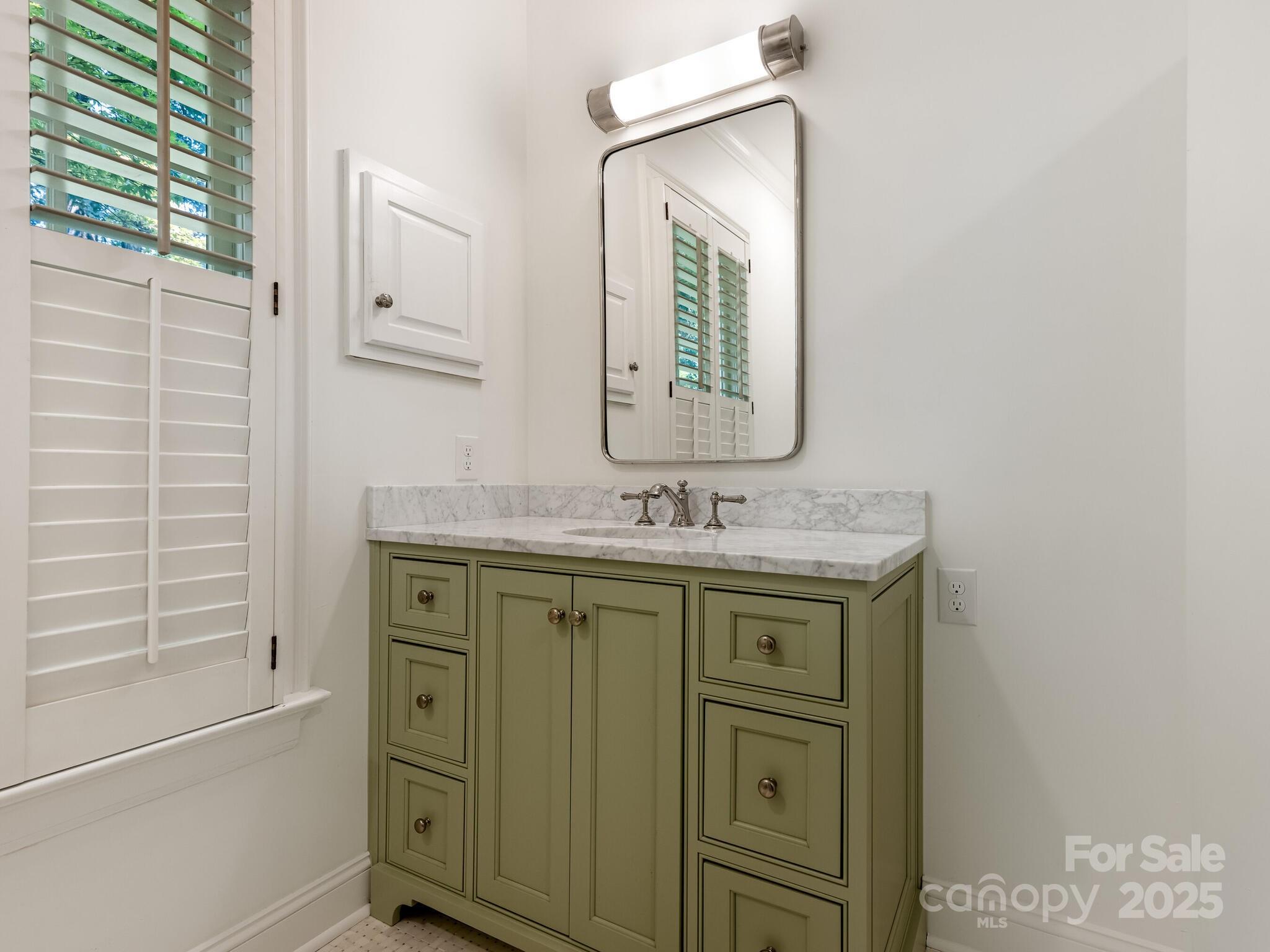 4301 Fairview Oaks Drive Property Photo 24