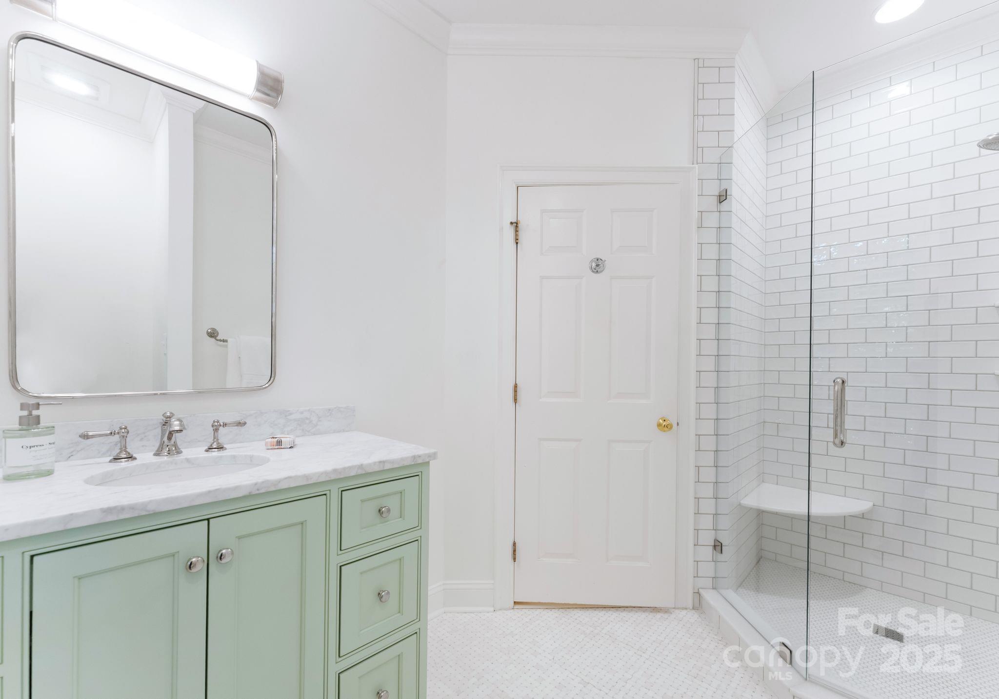4301 Fairview Oaks Drive Property Photo 24