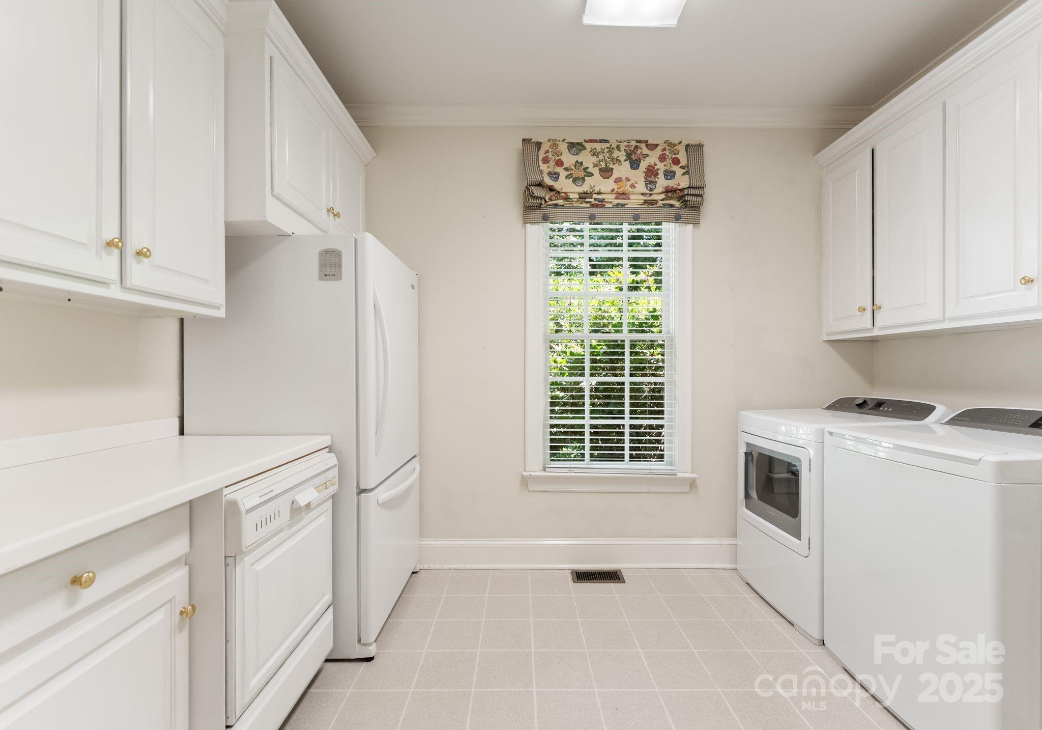 4301 Fairview Oaks Drive Property Photo 26