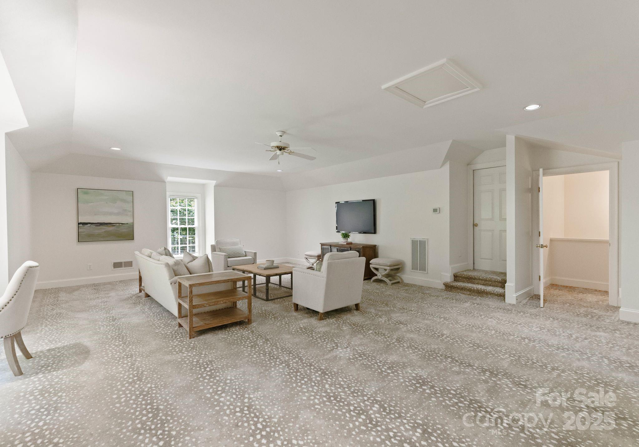 4301 Fairview Oaks Drive Property Photo 28