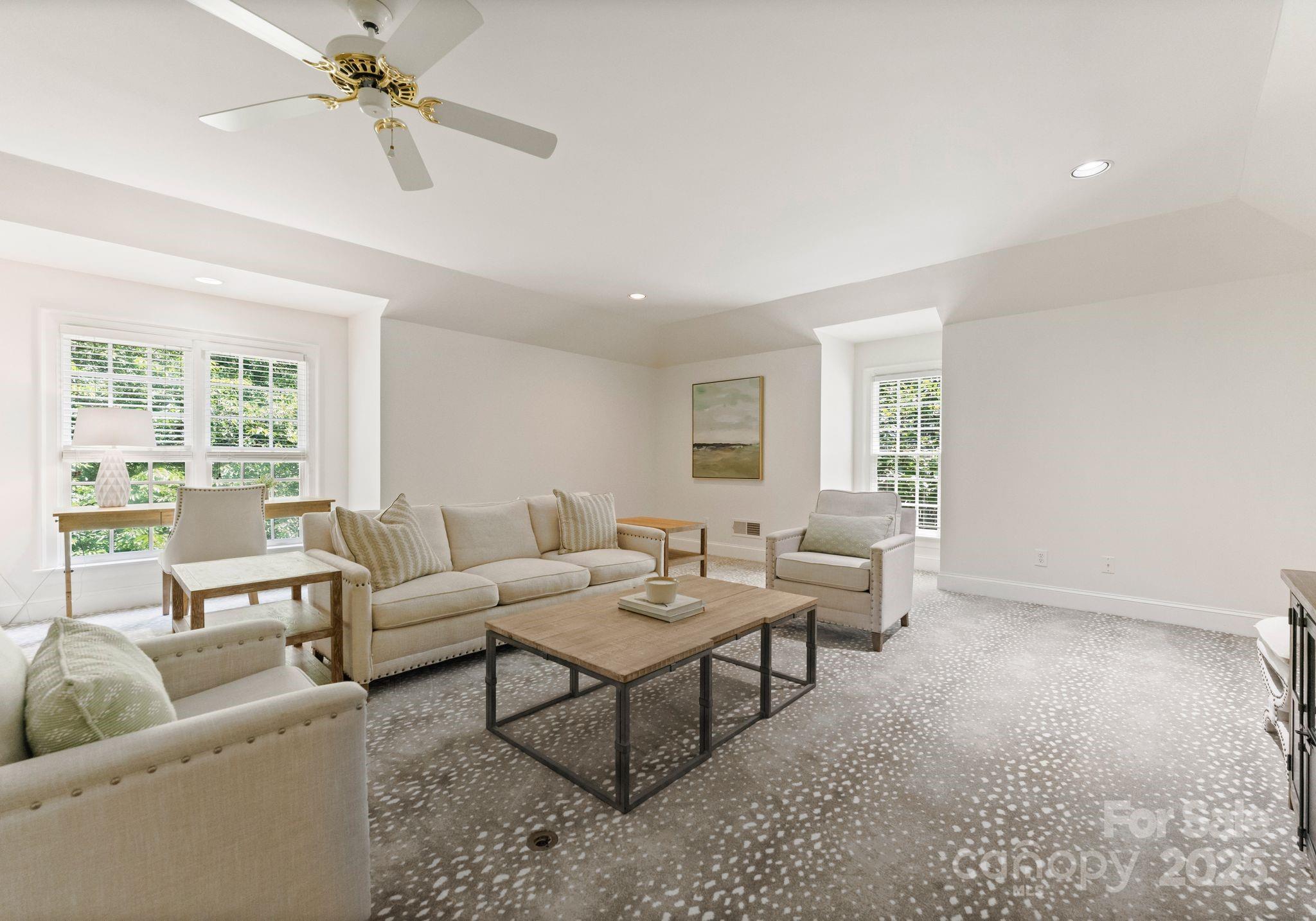 4301 Fairview Oaks Drive Property Photo 29