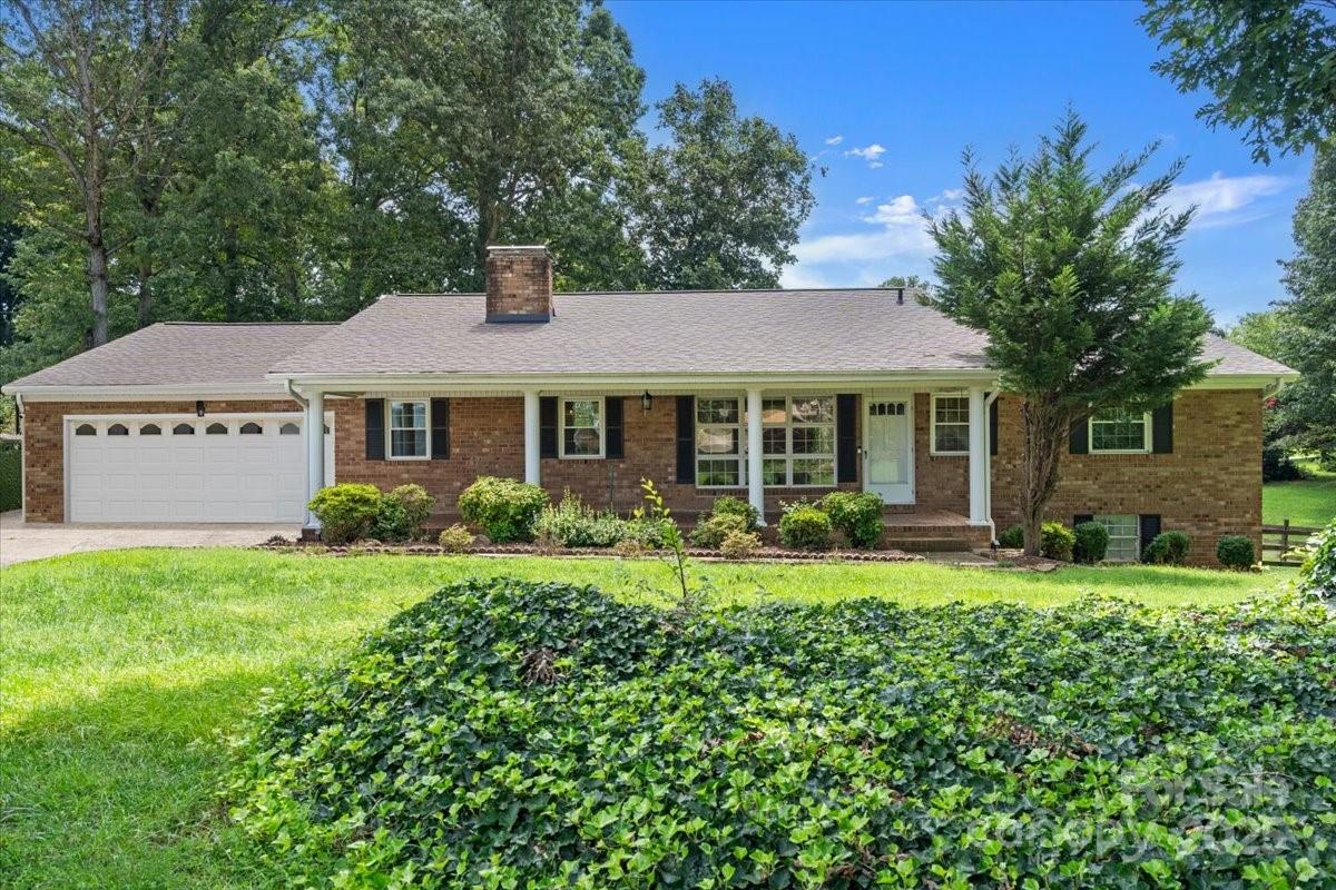 2115 Candlewood Drive Property Photo 2