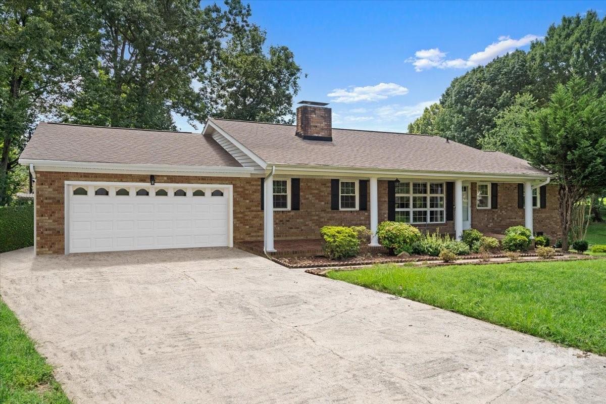 2115 Candlewood Drive Property Photo 3