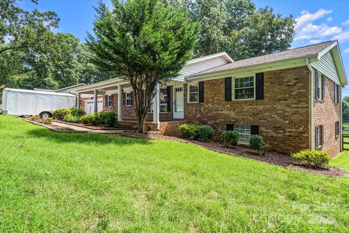 2115 Candlewood Drive Property Photo 4