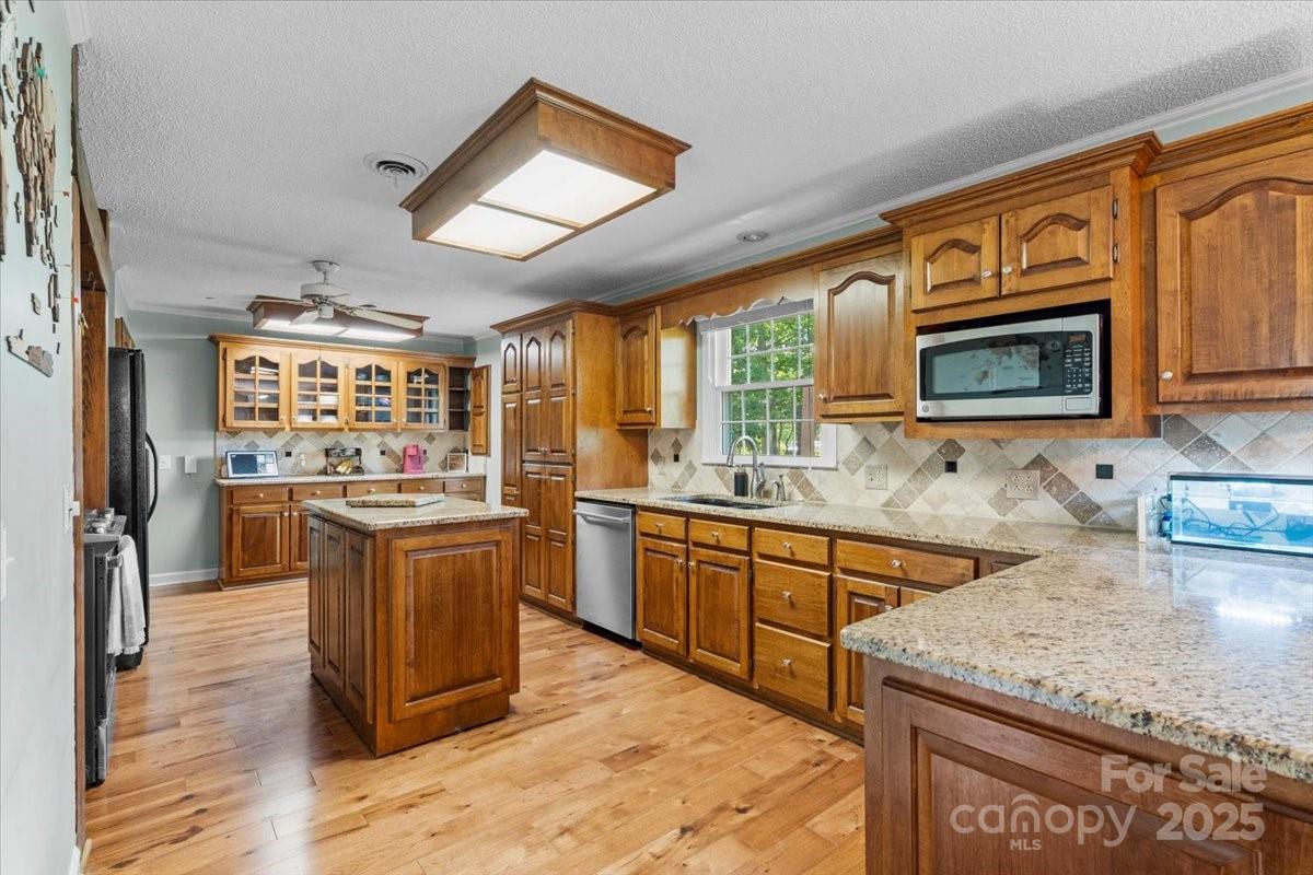 2115 Candlewood Drive Property Photo 8