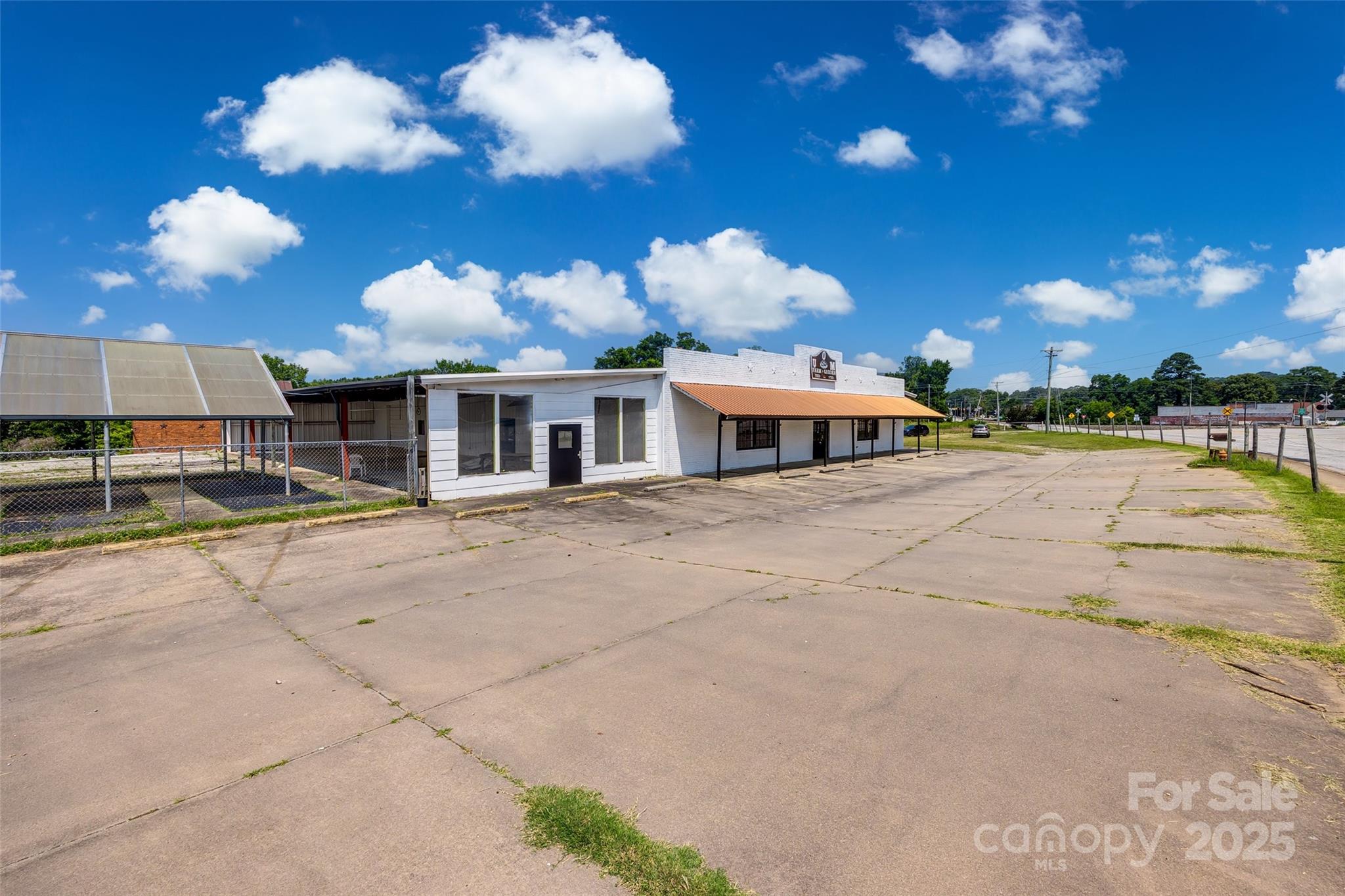421 N Pinckney Street Property Photo 2