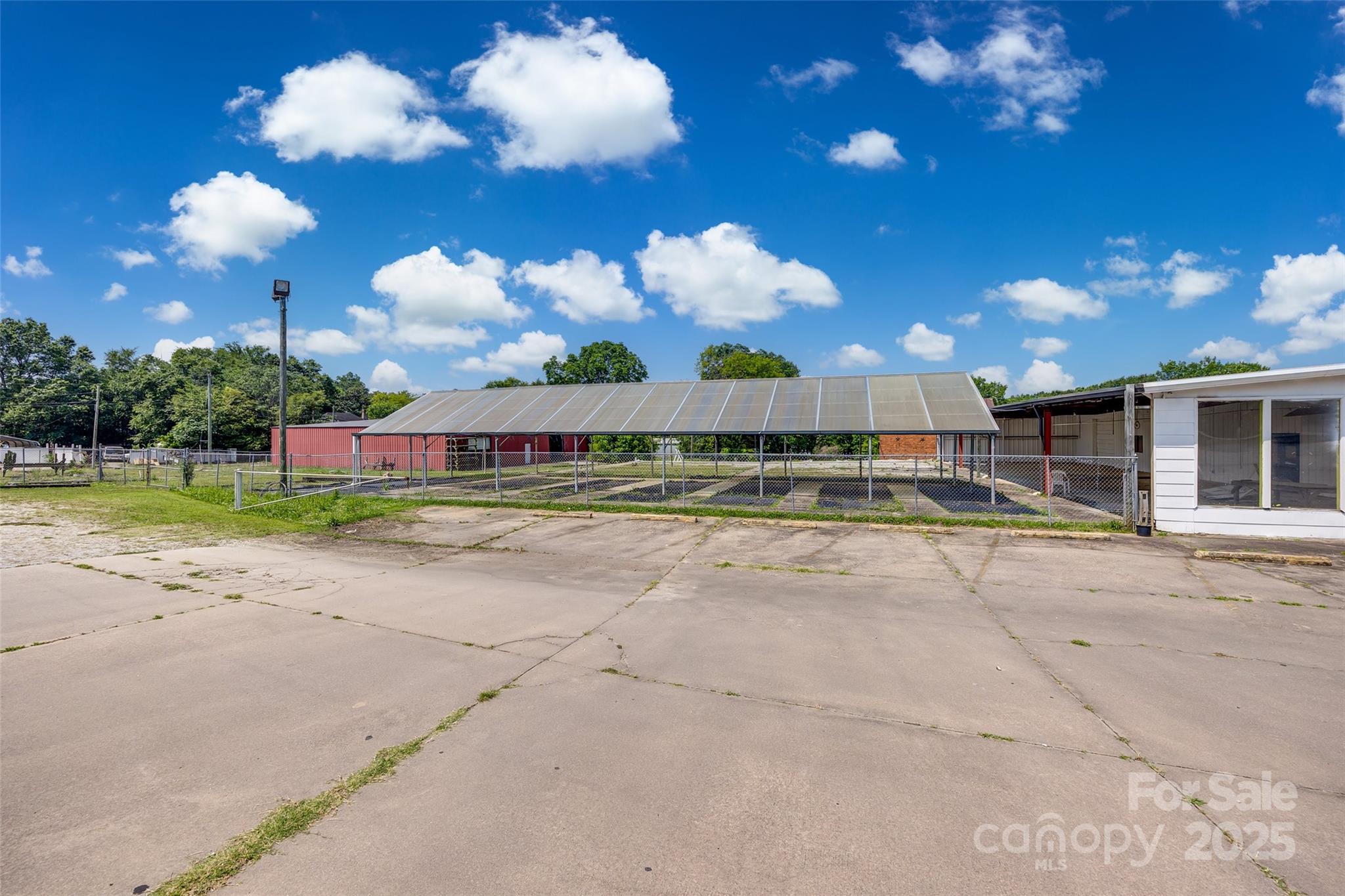 421 N Pinckney Street Property Photo 3