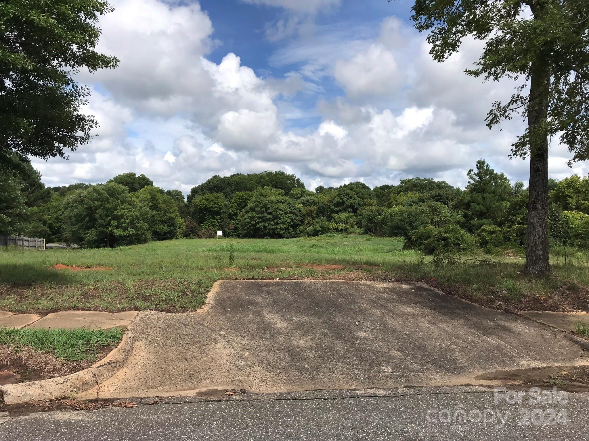 601 N DeKalb Street Property Photo 1
