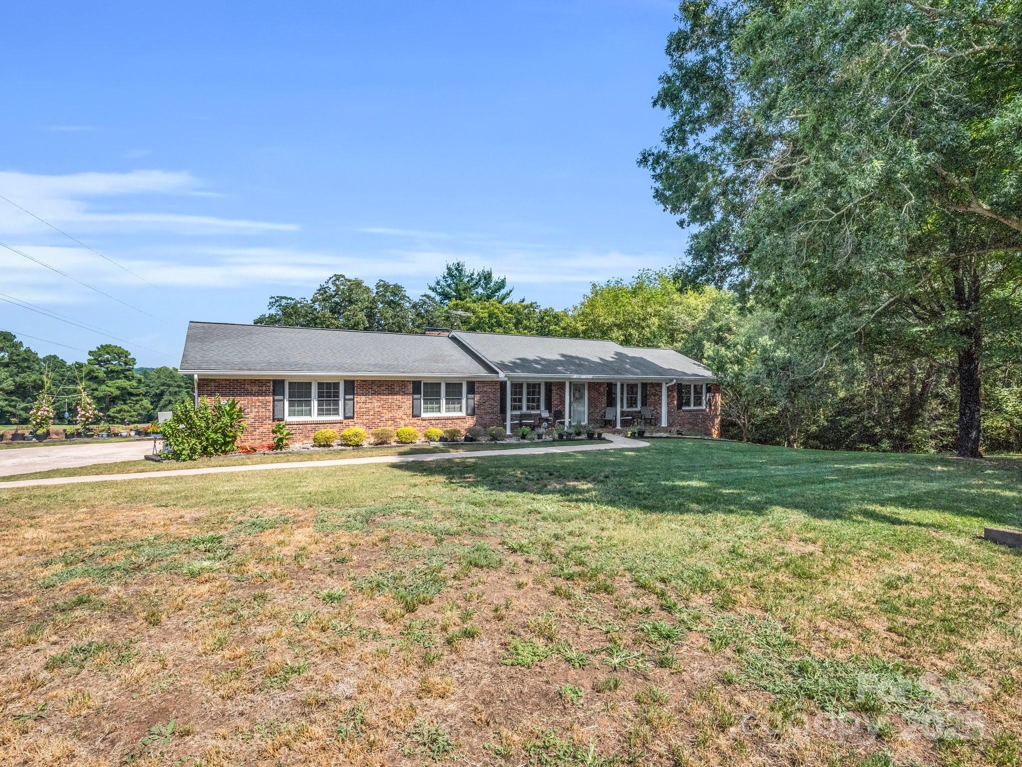 3039 Longwood Drive Property Photo 1