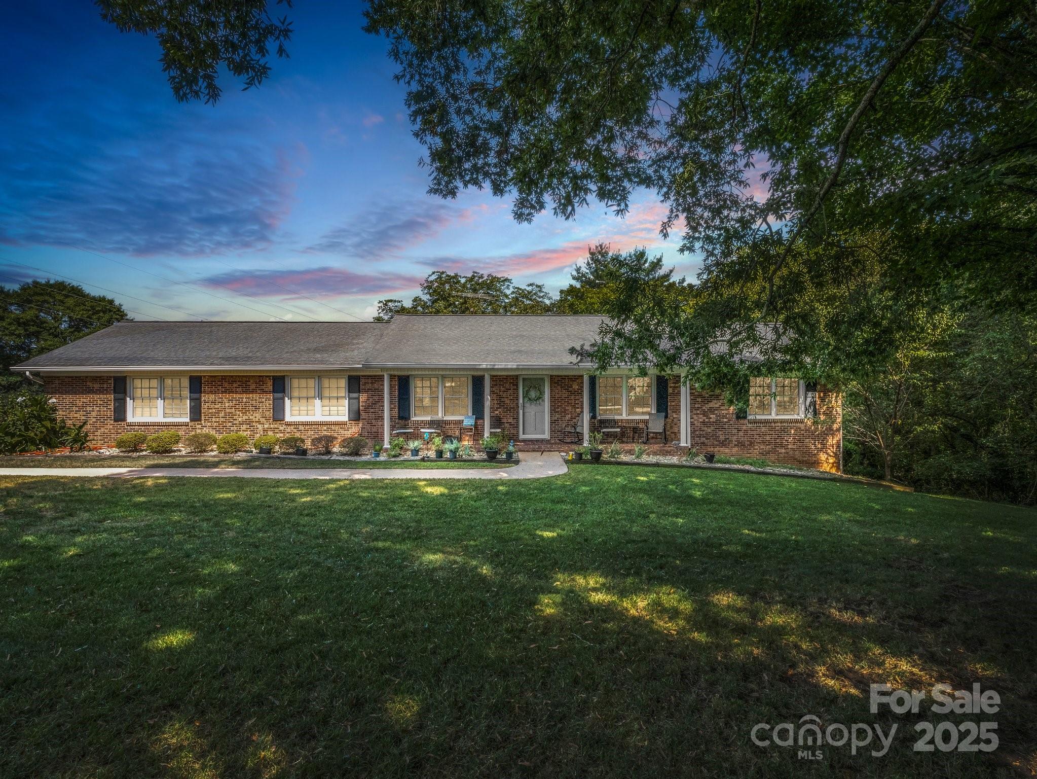 3039 Longwood Drive Property Photo 2