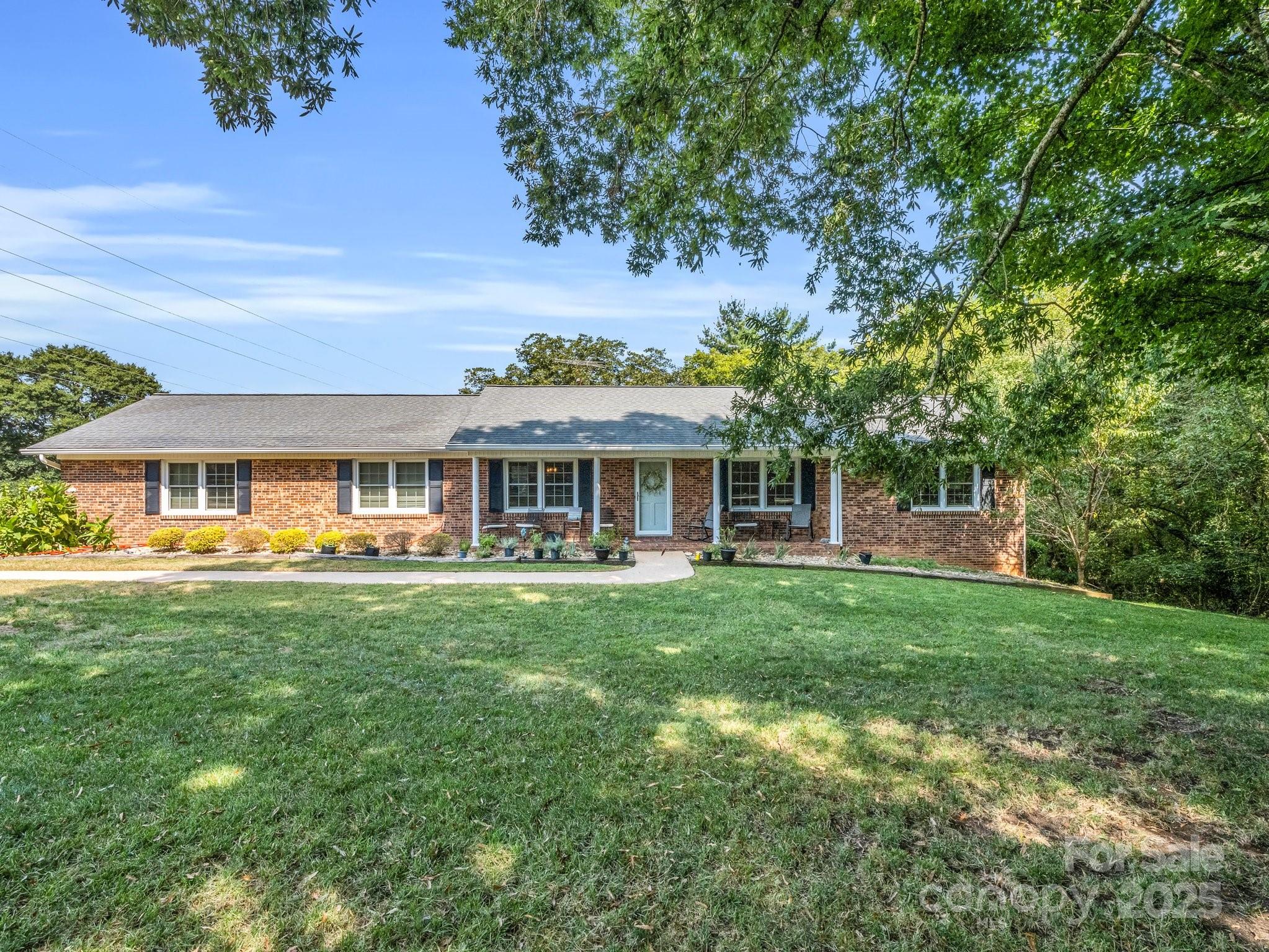 3039 Longwood Drive Property Photo 3