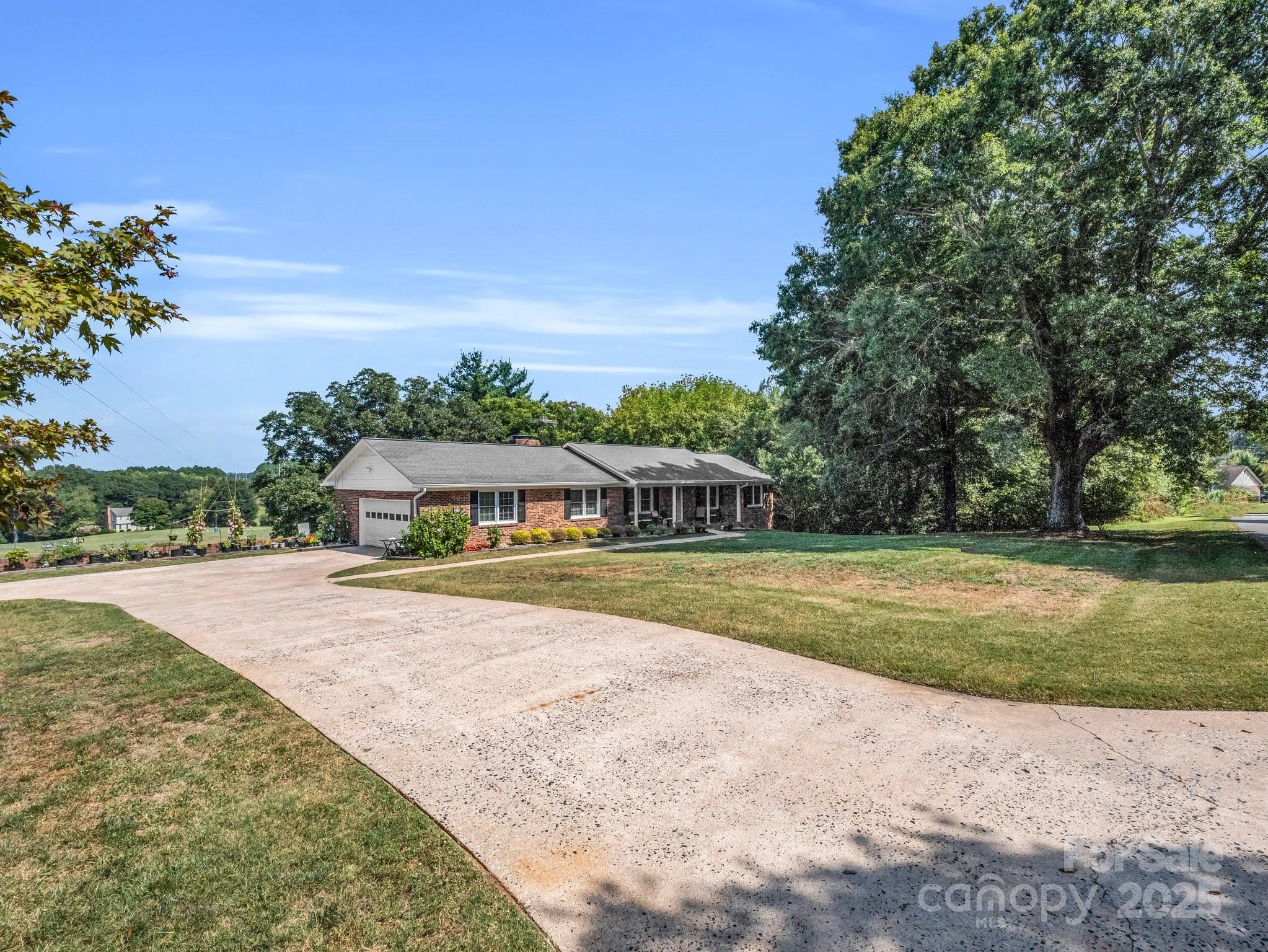 3039 Longwood Drive Property Photo 4